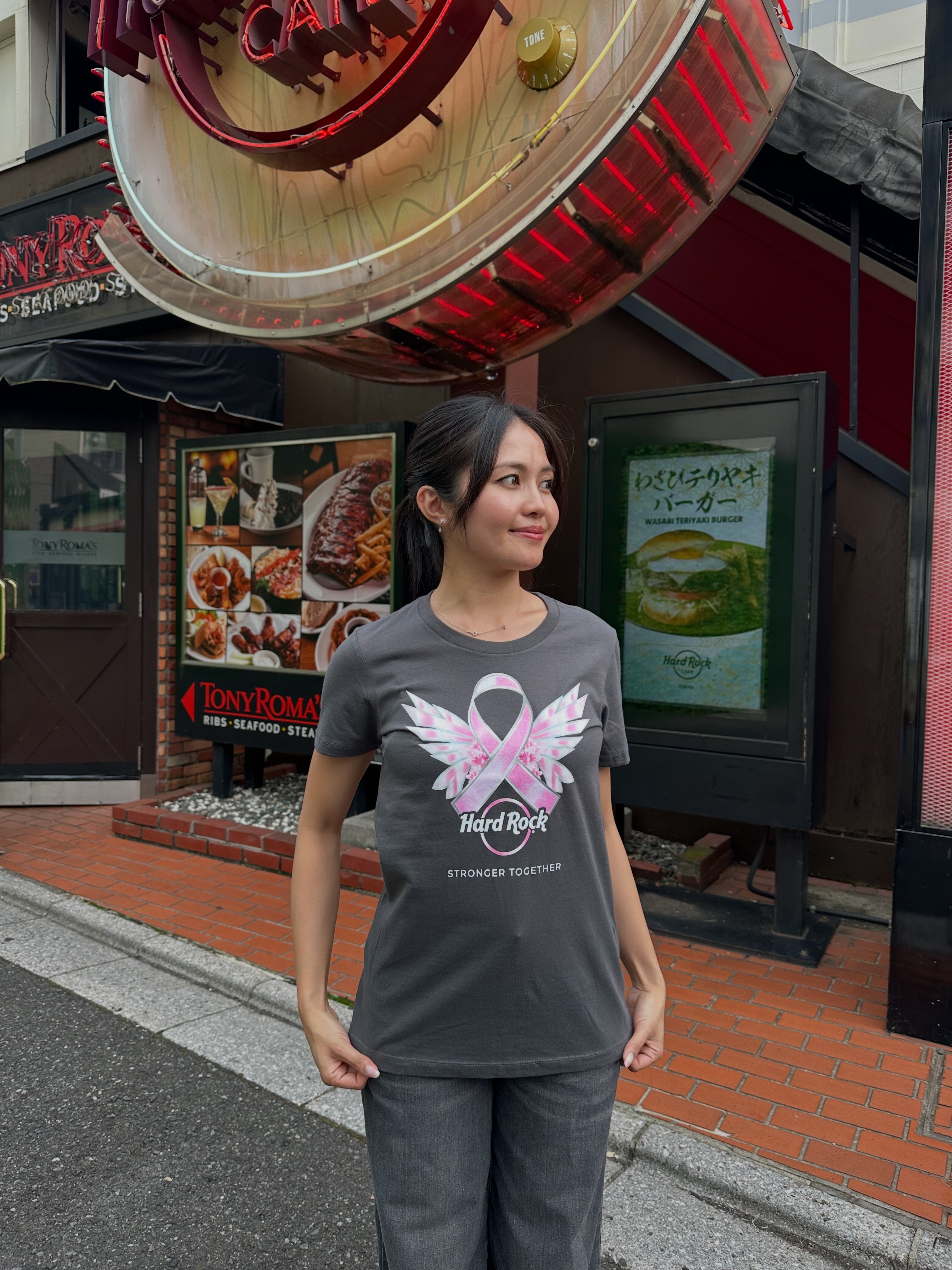 Happy Birthday ERIC CLAPTON!! ハードロックカフェ店内に飾られている