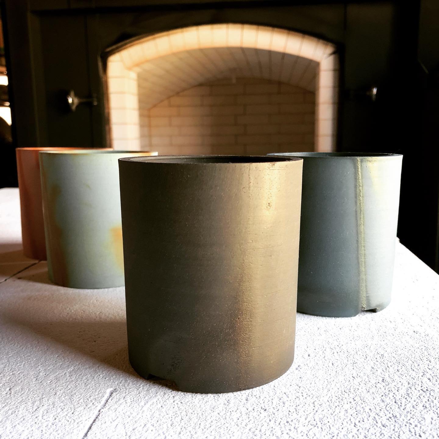 Izuru 呼吸する鉢 Bizen Mid Pot Banksia 111 出製陶 Facebook