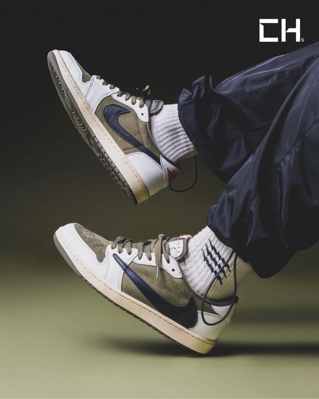 Jordan 1 Retro Low Travis Scott 