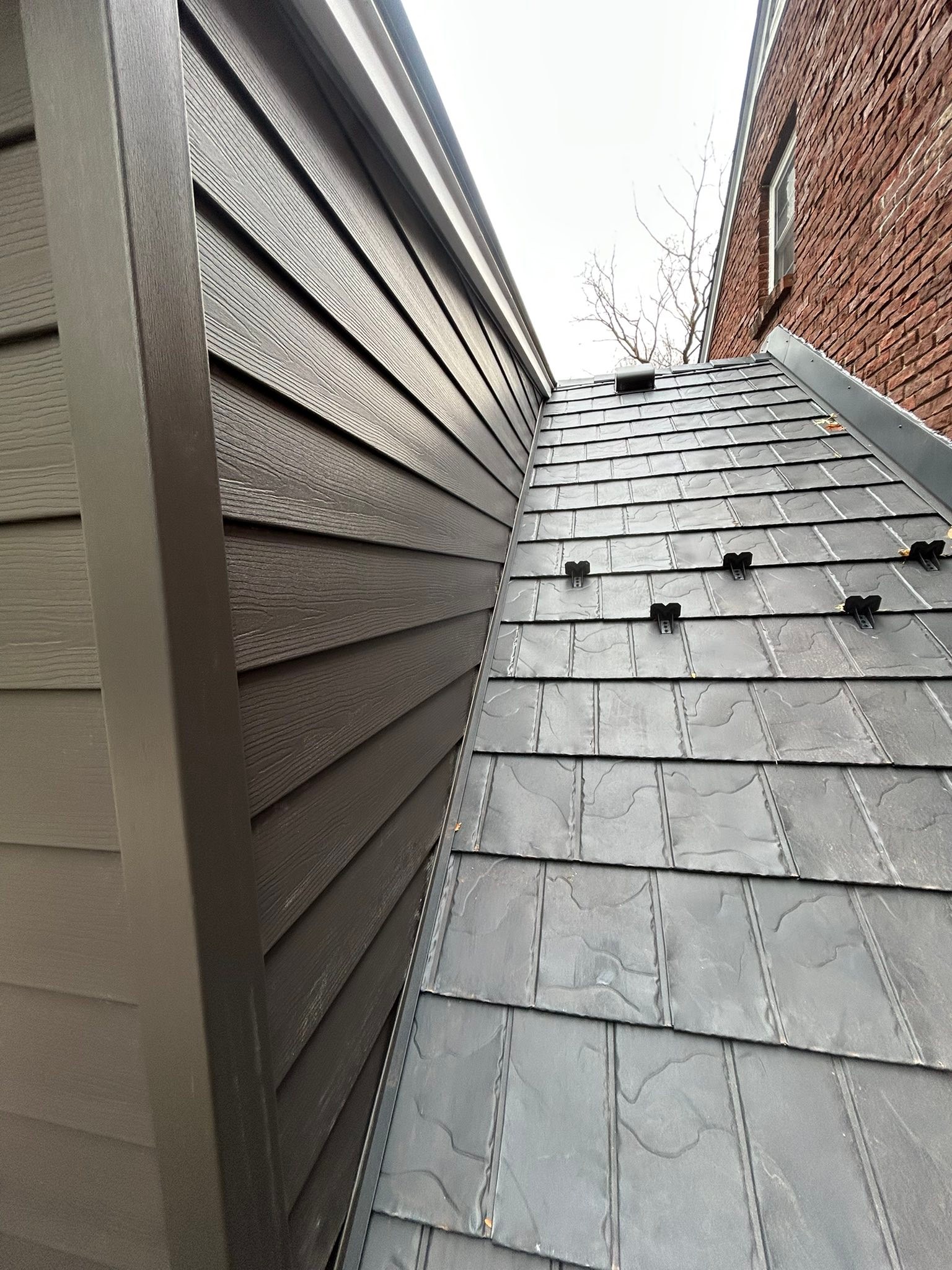All Seasons Roofing &... - All Seasons Roofing & Aluminum