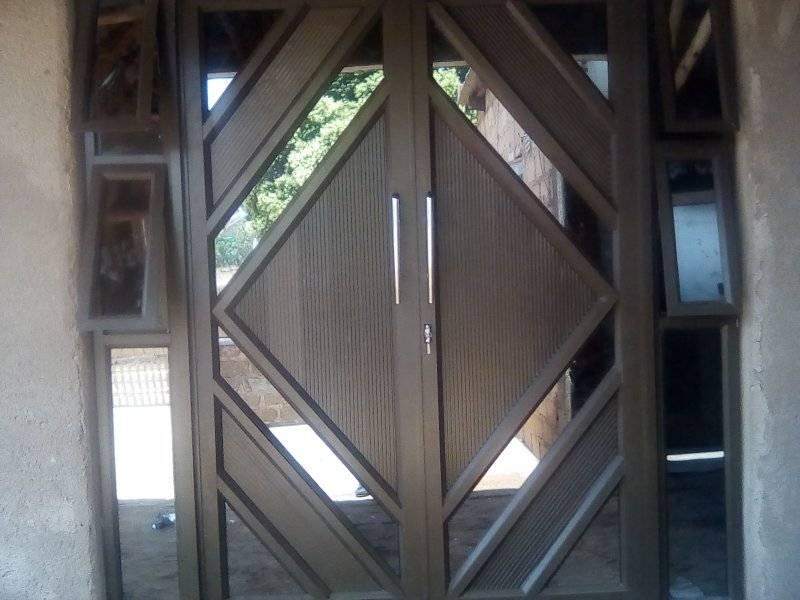 Sebiloane glass and aluminium