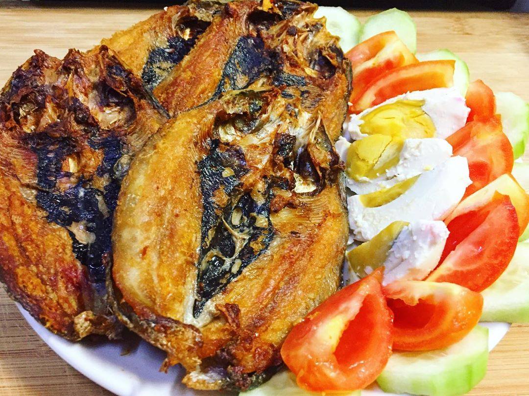 Mister Bangus - Pritong Daing na Bangus at Itlog na maalat...