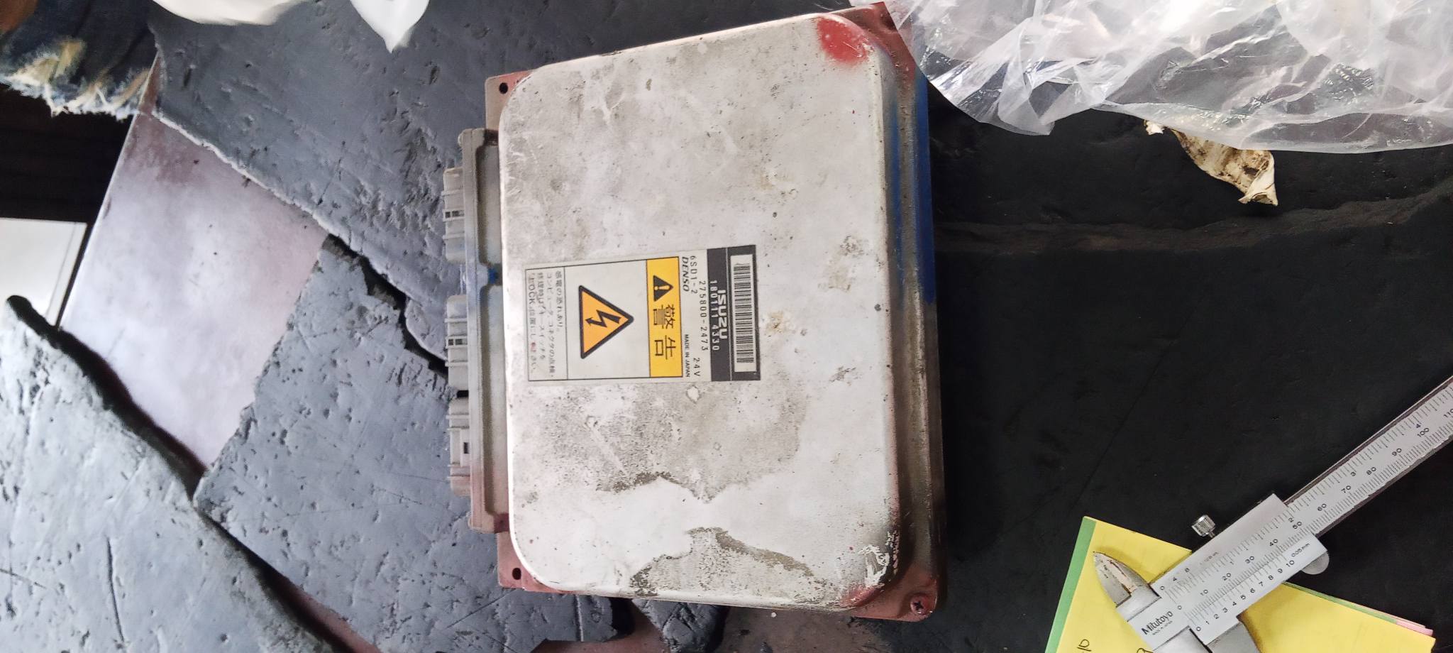 LF 6sd1-2 computer box. ISUZU 1801114330 33 4 4330 275800 275800 