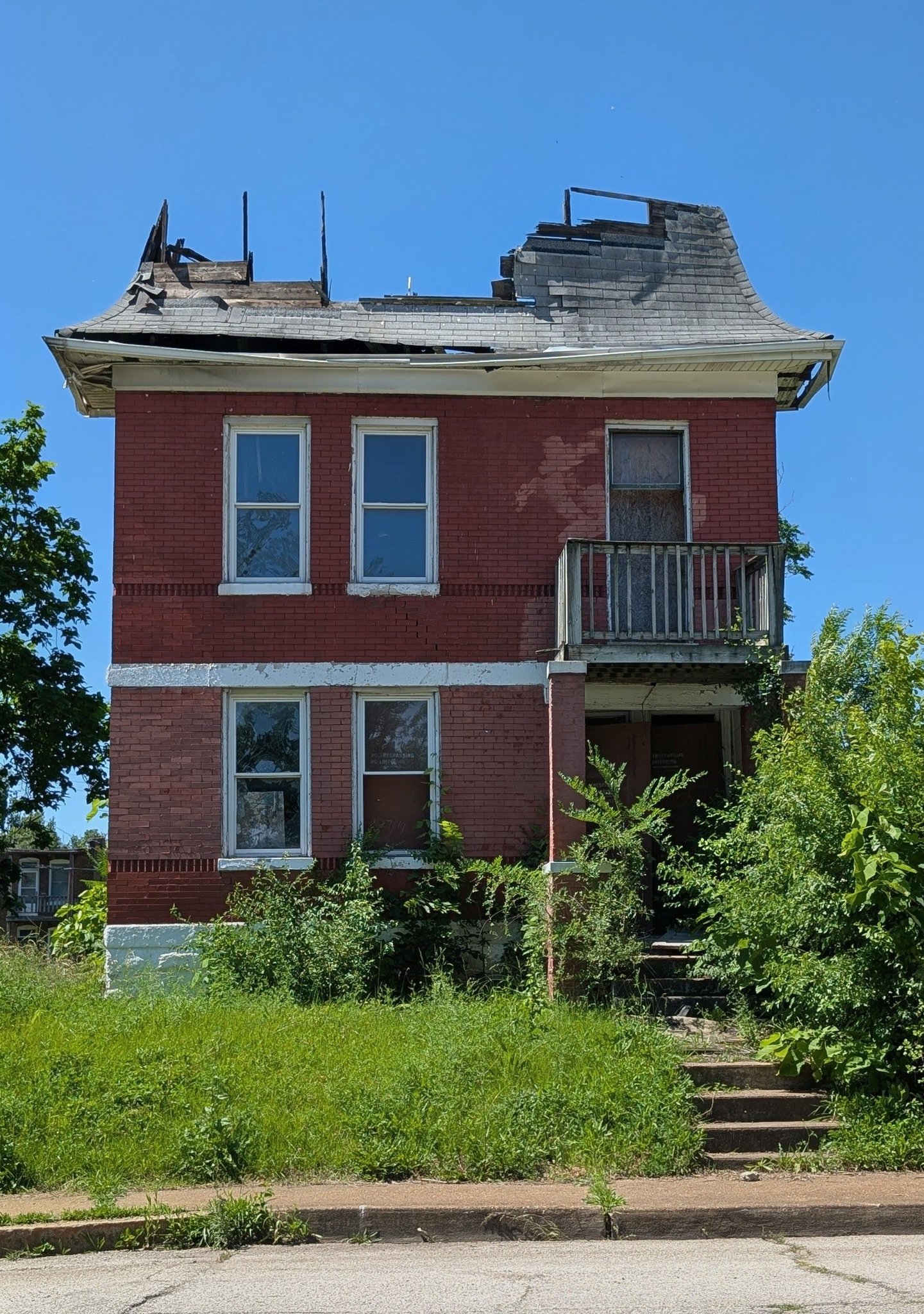 Abandoned house in Saint Louis still occupied