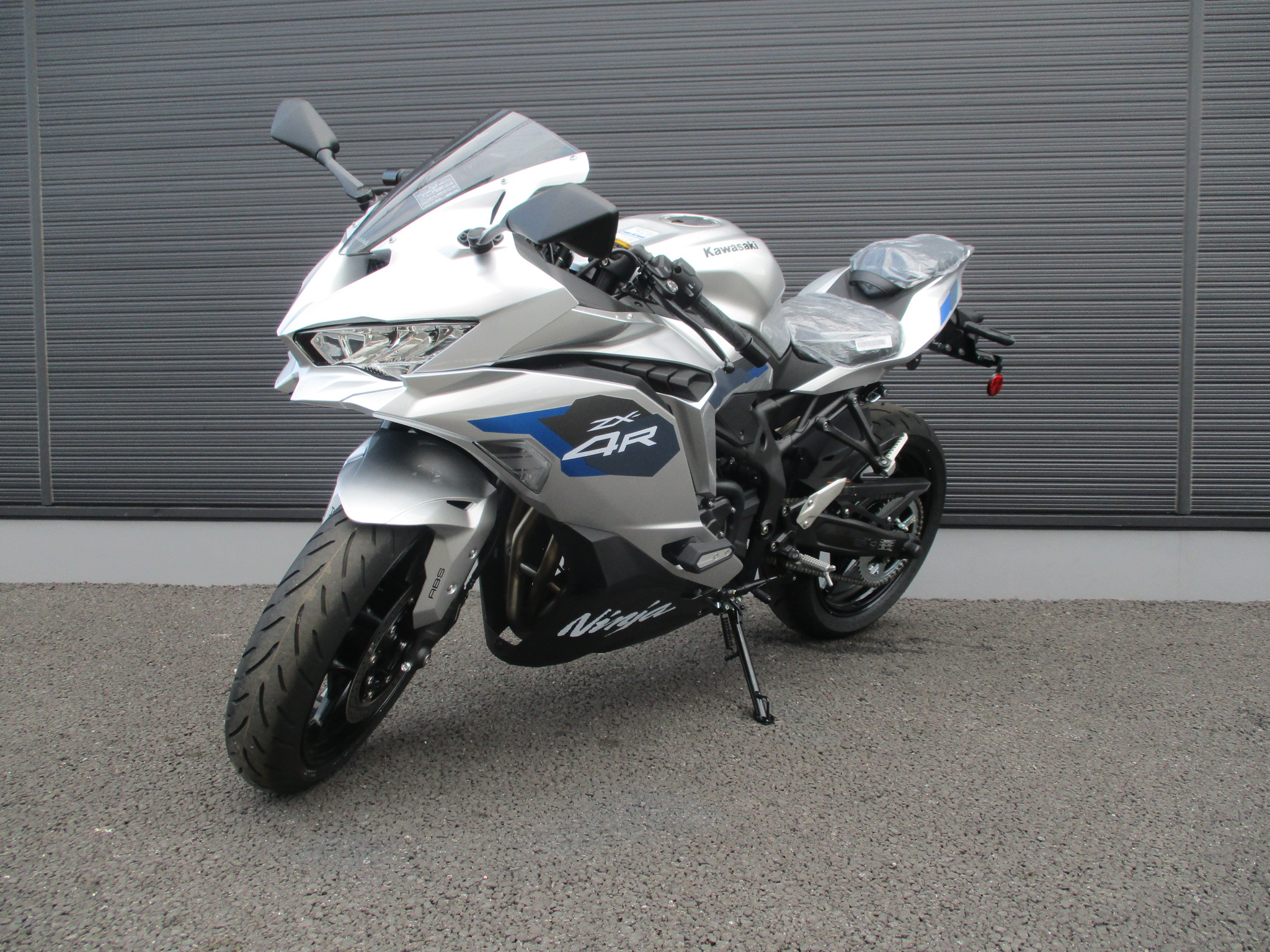 カワサキ『 Ninja ZX-4R SE』 メタリックマットホワイティッシュ