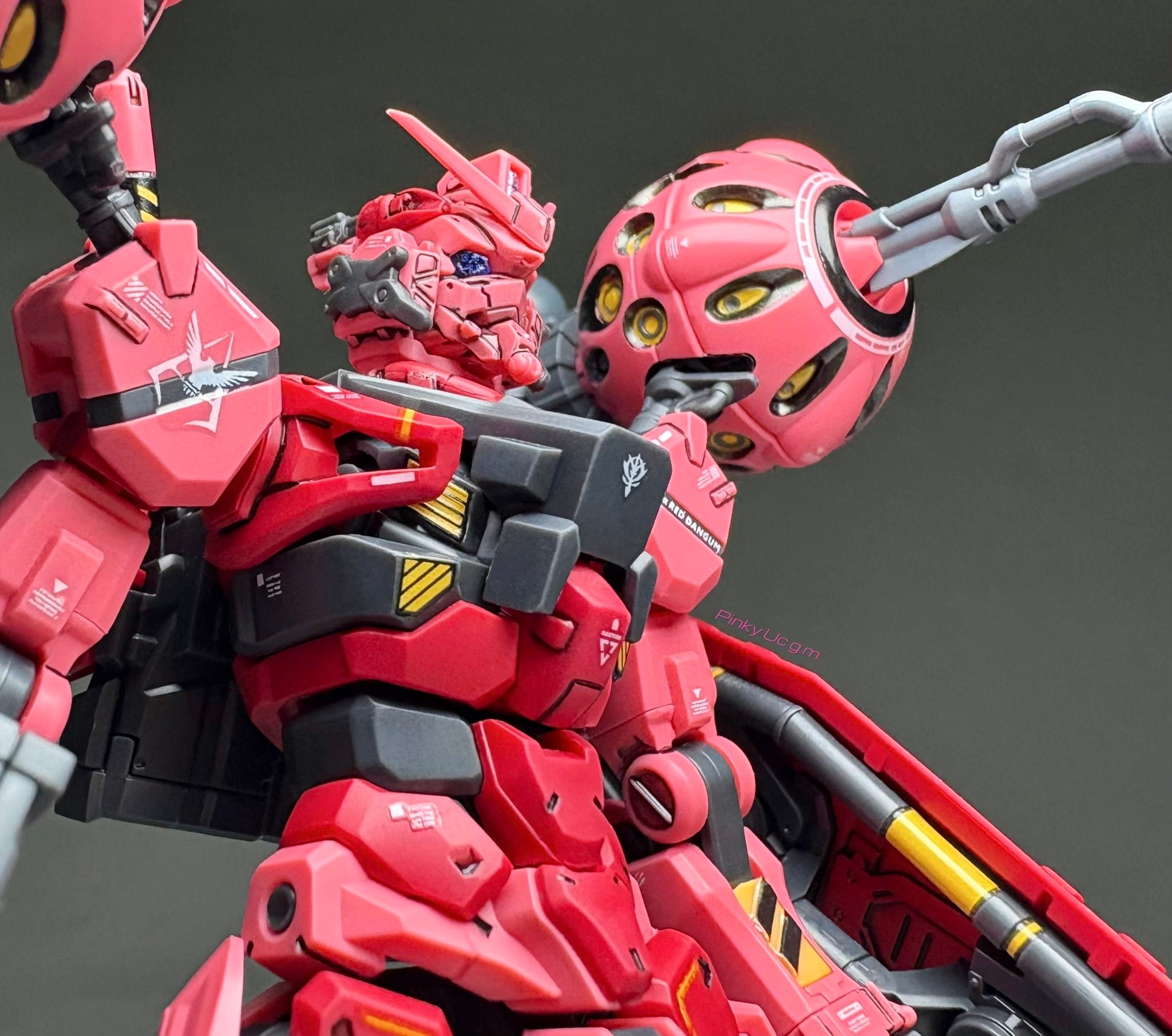 HGGQ 1/144 : Red Gundam HGGQ 1/144 : Police Zaku