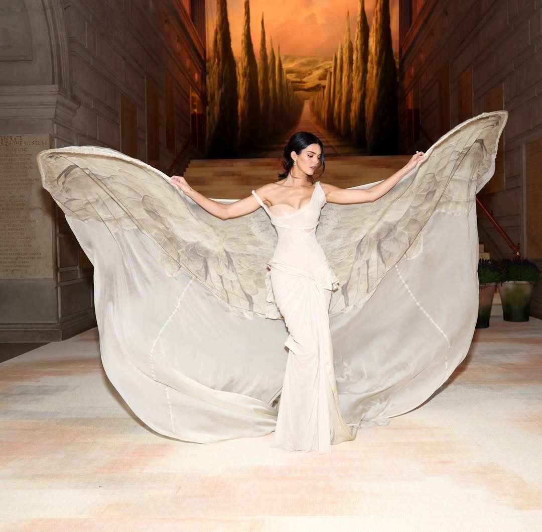 carve designs kendall dress CARVED LIKE A CLASSICAL VISION 🪽 LOOK: Supermodel and reality TV star Jenner unveils a look sculpted in the image of the Winged Victory of Samothrace, the draped ensemble enveloping her Midi dress Size:15W ($+10) green monday 2020 inclusion Up-cycled dress made from 5.3oz .
