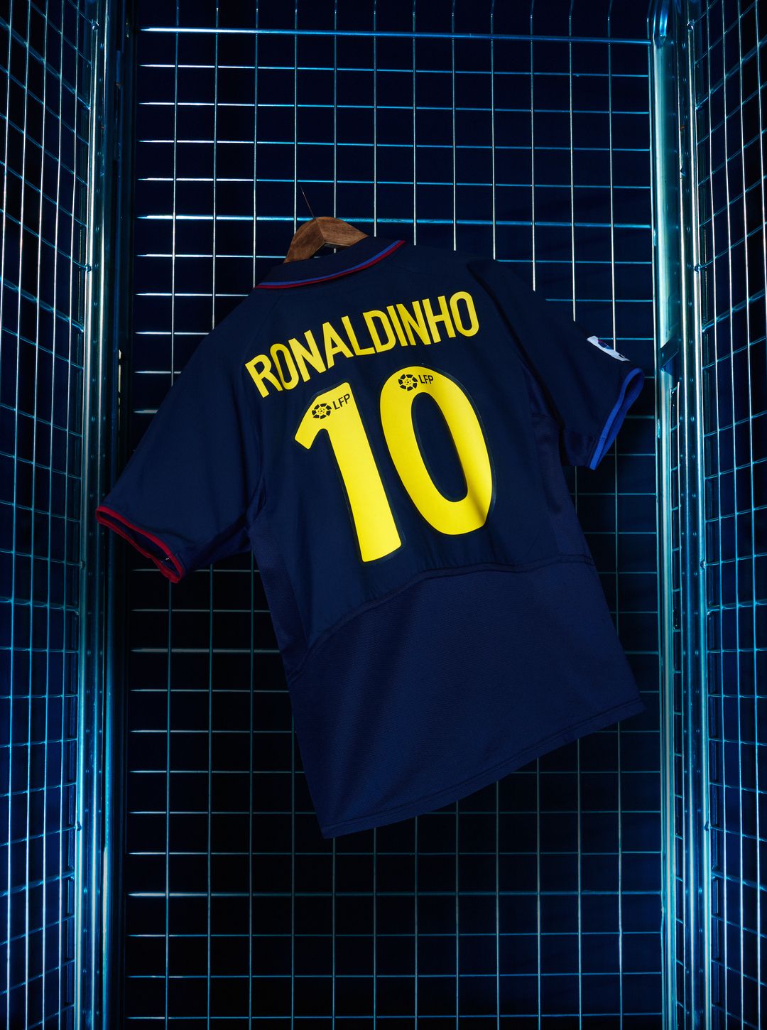 Barcelona 2003 Third by Nike | Ronaldinho 🇧🇷 Hitting the site on