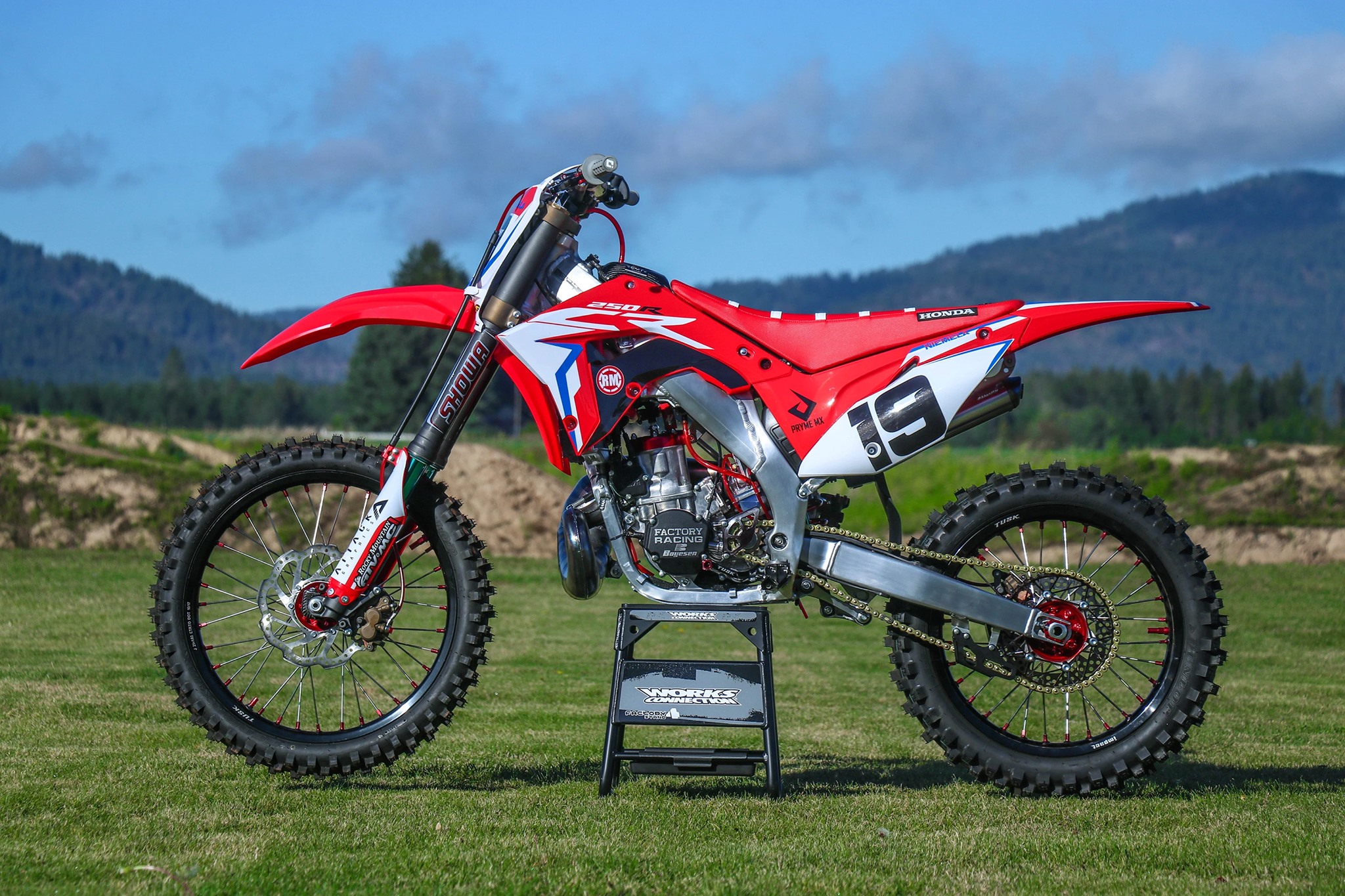 Such a sick build by Joe Maessen Racing Honda TRX/CR 250 Hybrid!