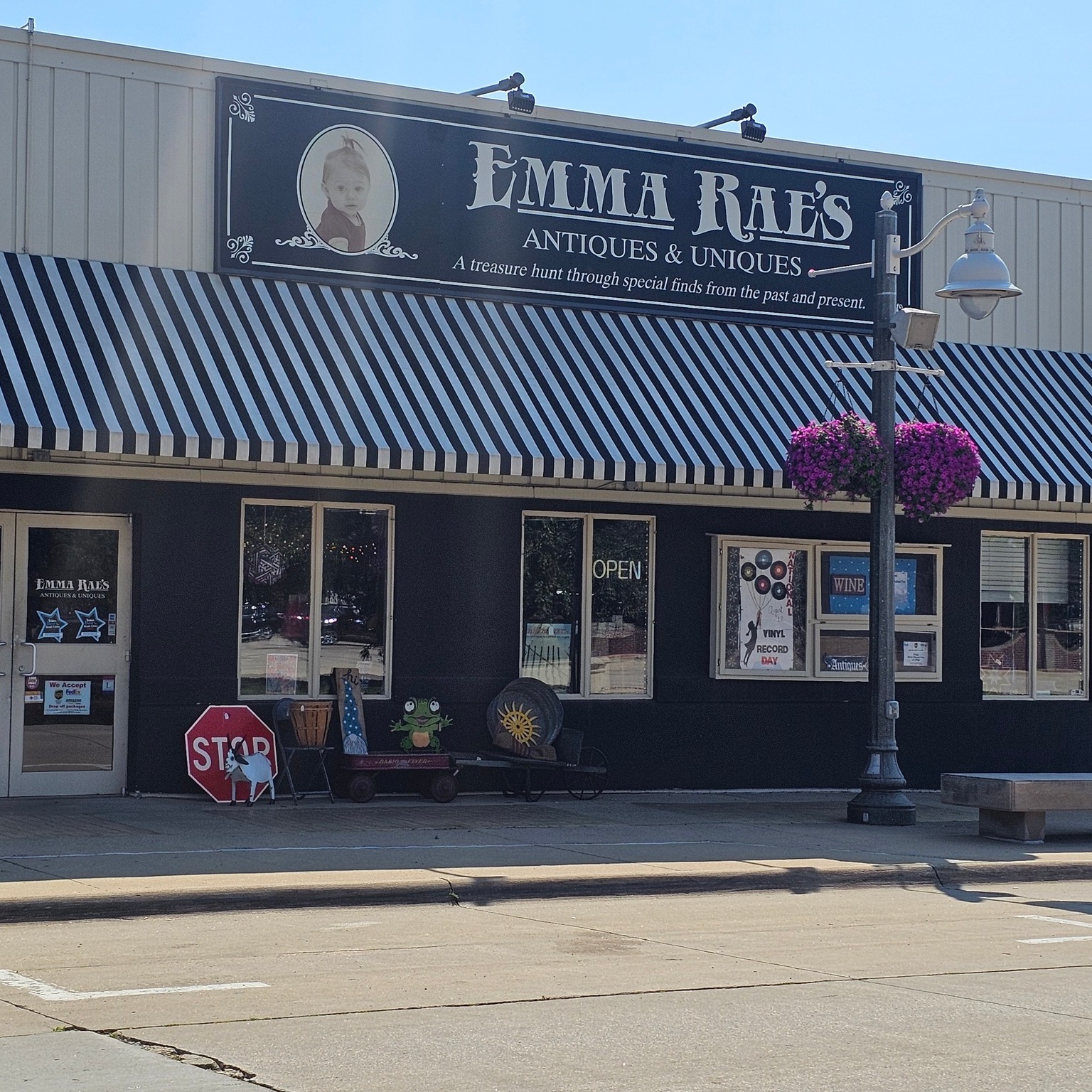 Emma Rae's Antiques &... - Emma Rae's Antiques & Uniques