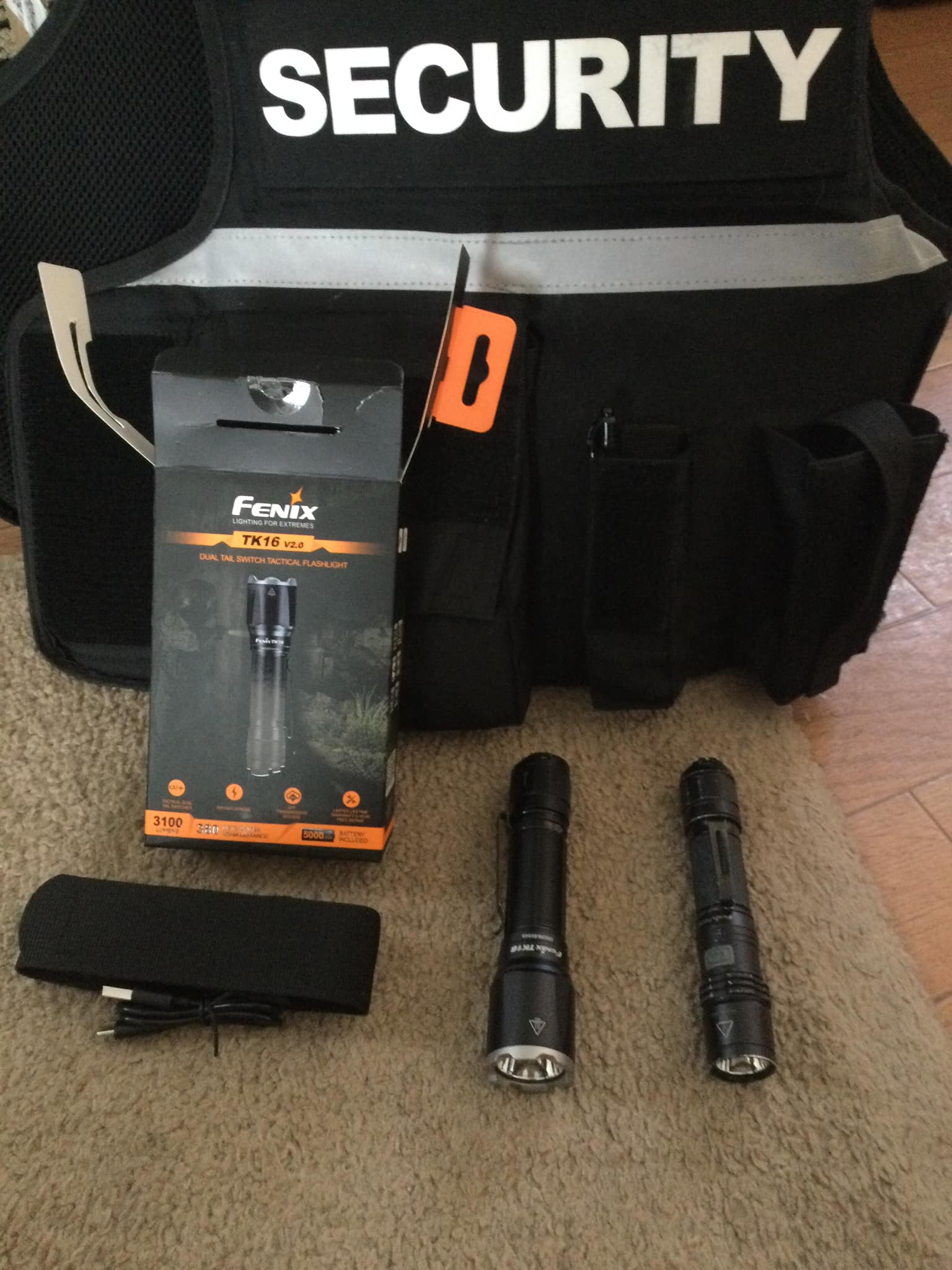 fenix flashlight always stays on E20 V2.0 350 Lumens with 4 Extra AA Batteries and a Lightjunction Battery Case The beam cast by the PD32R is more than 1 Fenix C7 | Expert Review