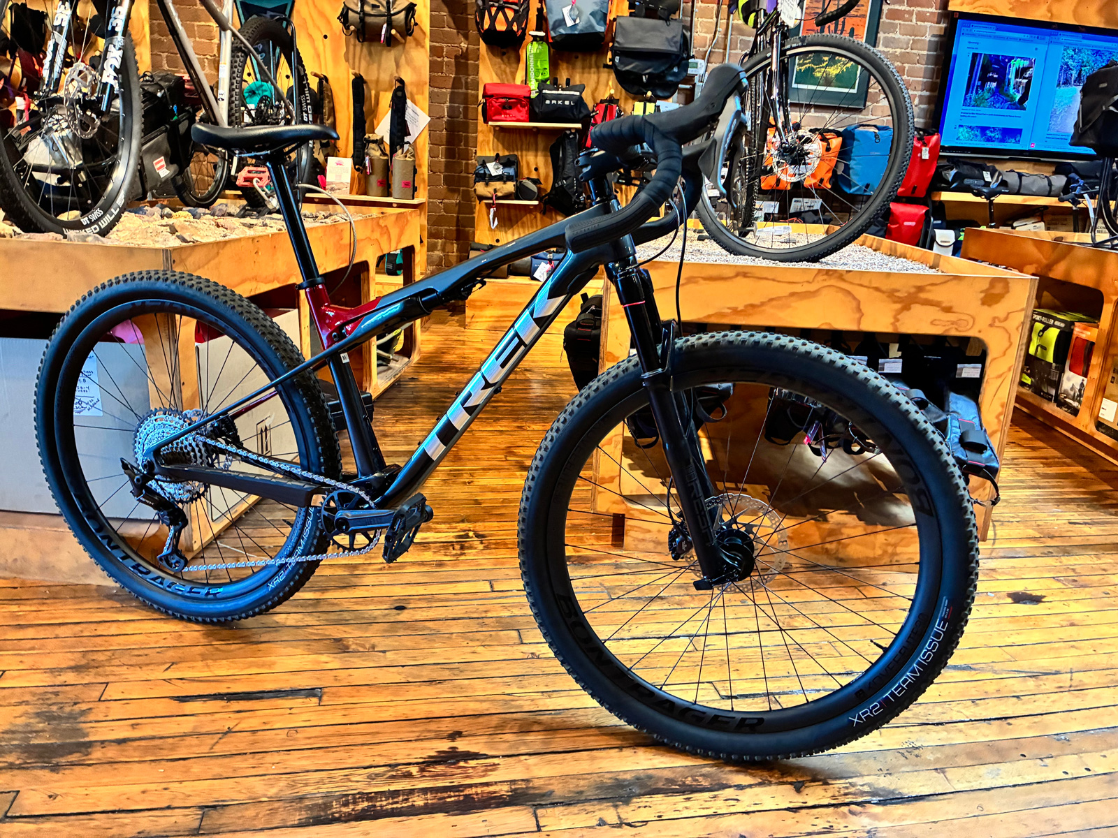 fahrrad reparatur soltau HAZENS Werkzeug Set 16 in 1, Faltbares Multifunktionswerkzeug MTB Reifenflickwerkzeug Set mit Satteltasche Sport & Freizeit Farbe:Pearl Rosa Fahrradwerkstätten Überlingen Category:E Bikes MTB Cross_Rock Shox 35 Silver TK Solo Air 160 mm