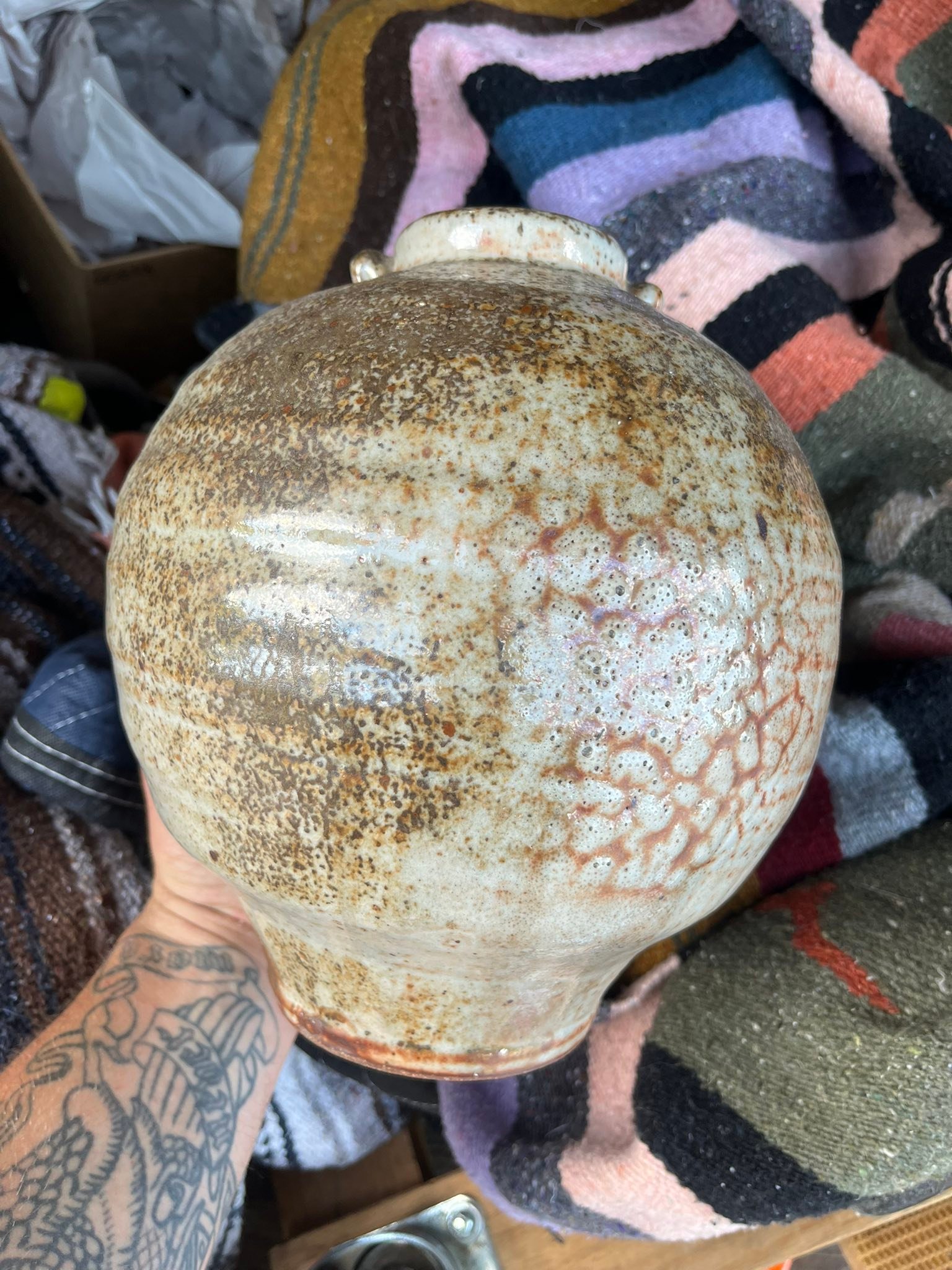古い陶瓷器 What is the identification of this vintage ceramic piece?