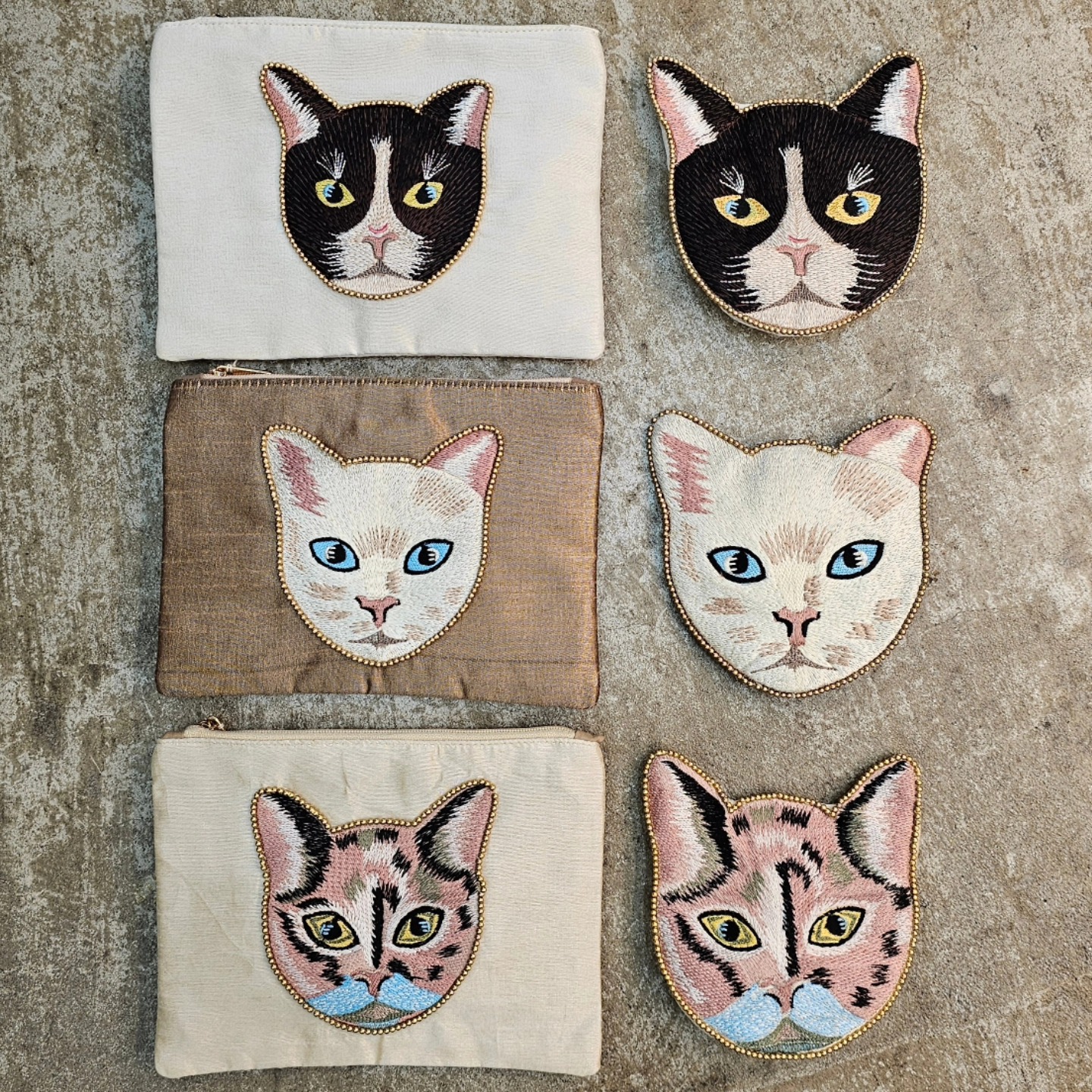 インド刺繍のポーチです。過去に人気だった柄のリピート生産や定番柄が
