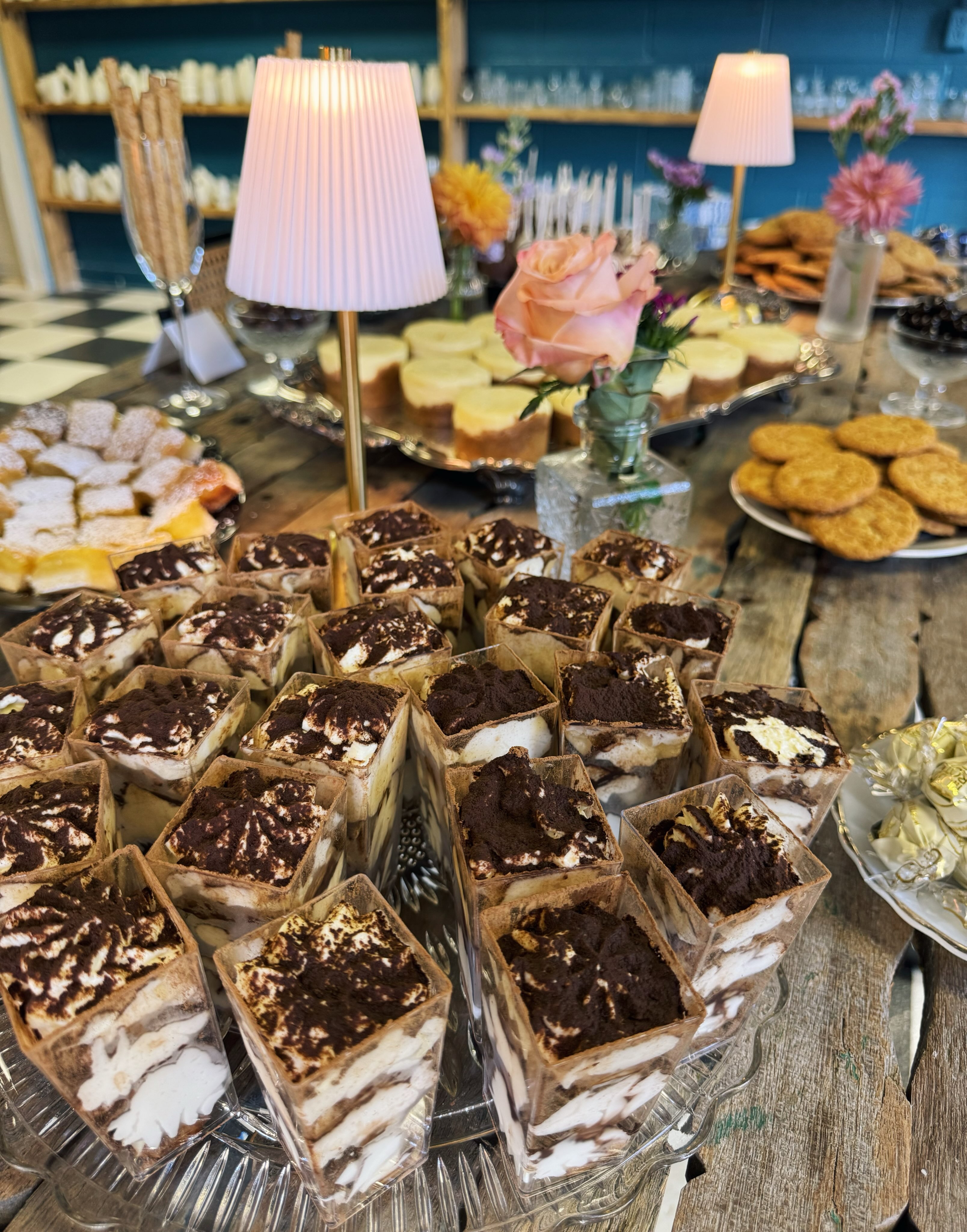 Thank you Glass Tangerine for choosing us to be apart of their open house last night! We LOVE a great dessert spread, and these blooms POP on this table!