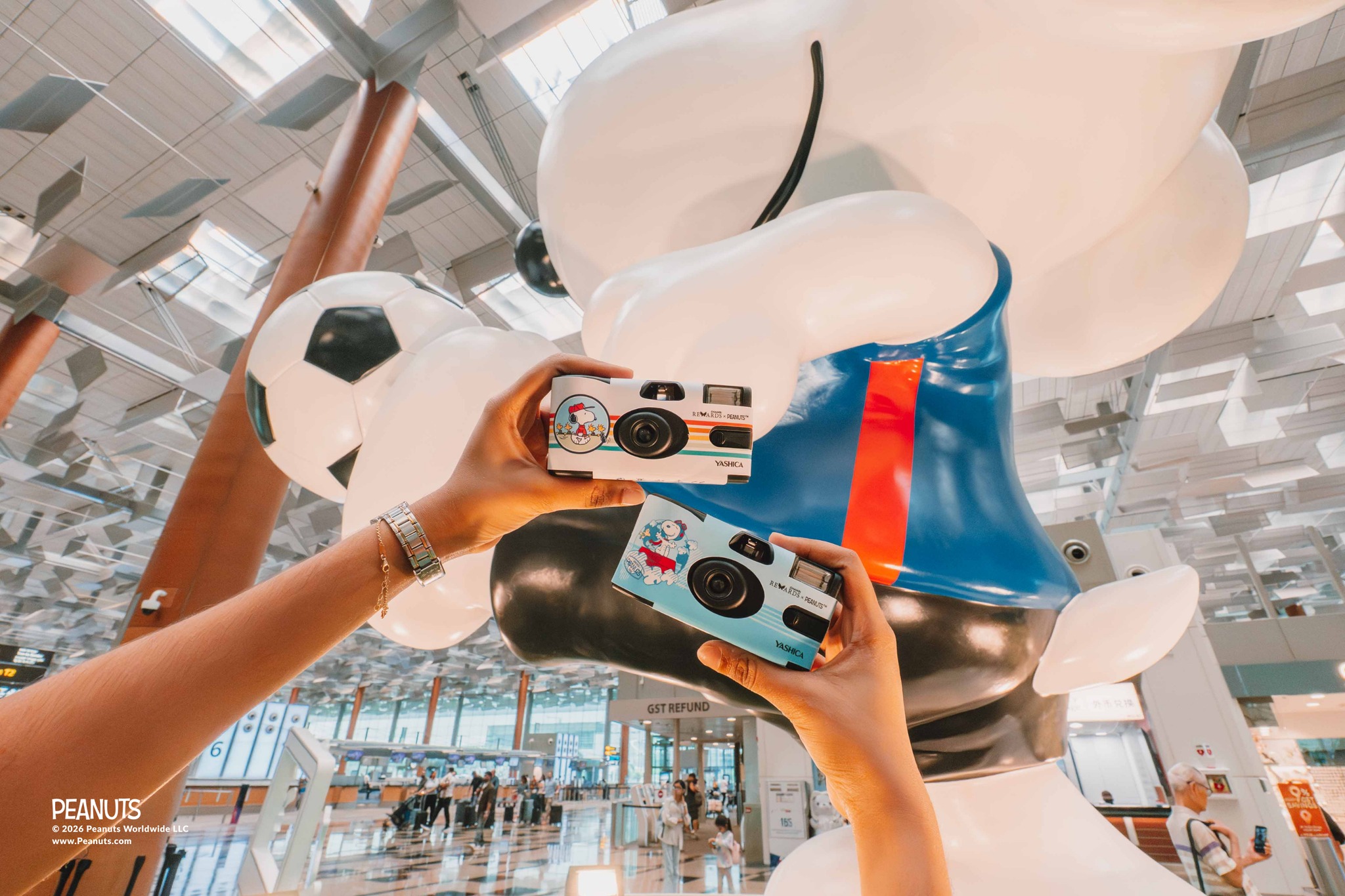 snoopyページ GIVEAWAY: Want to capture your adventure with Snoopy and his
