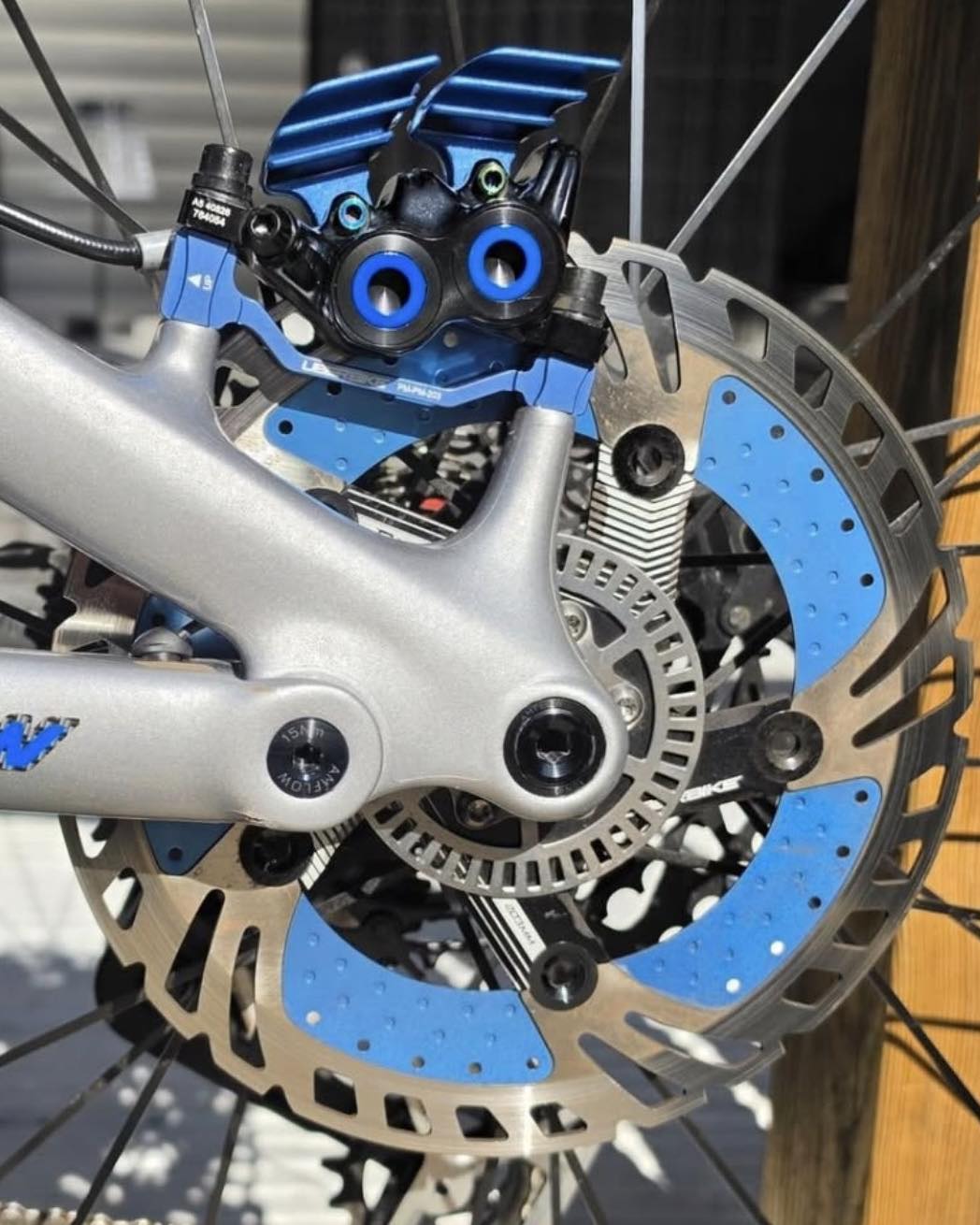 Uber brake pads causing squealing issues with Magura MT5 and SRAM