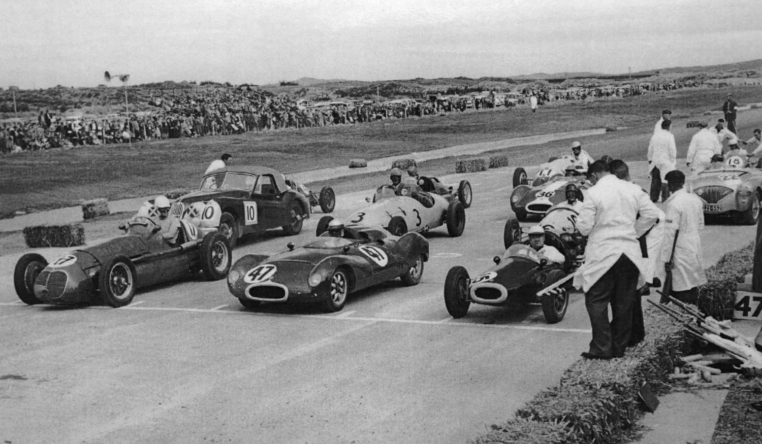 Classic - Starting grid for the first Gold Star race at Teretonga ...