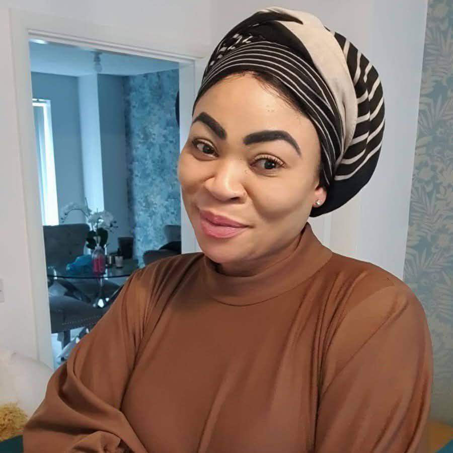 Good afternoon my good people 🥰🫡 Please 🙏 am active ooh let you people ...