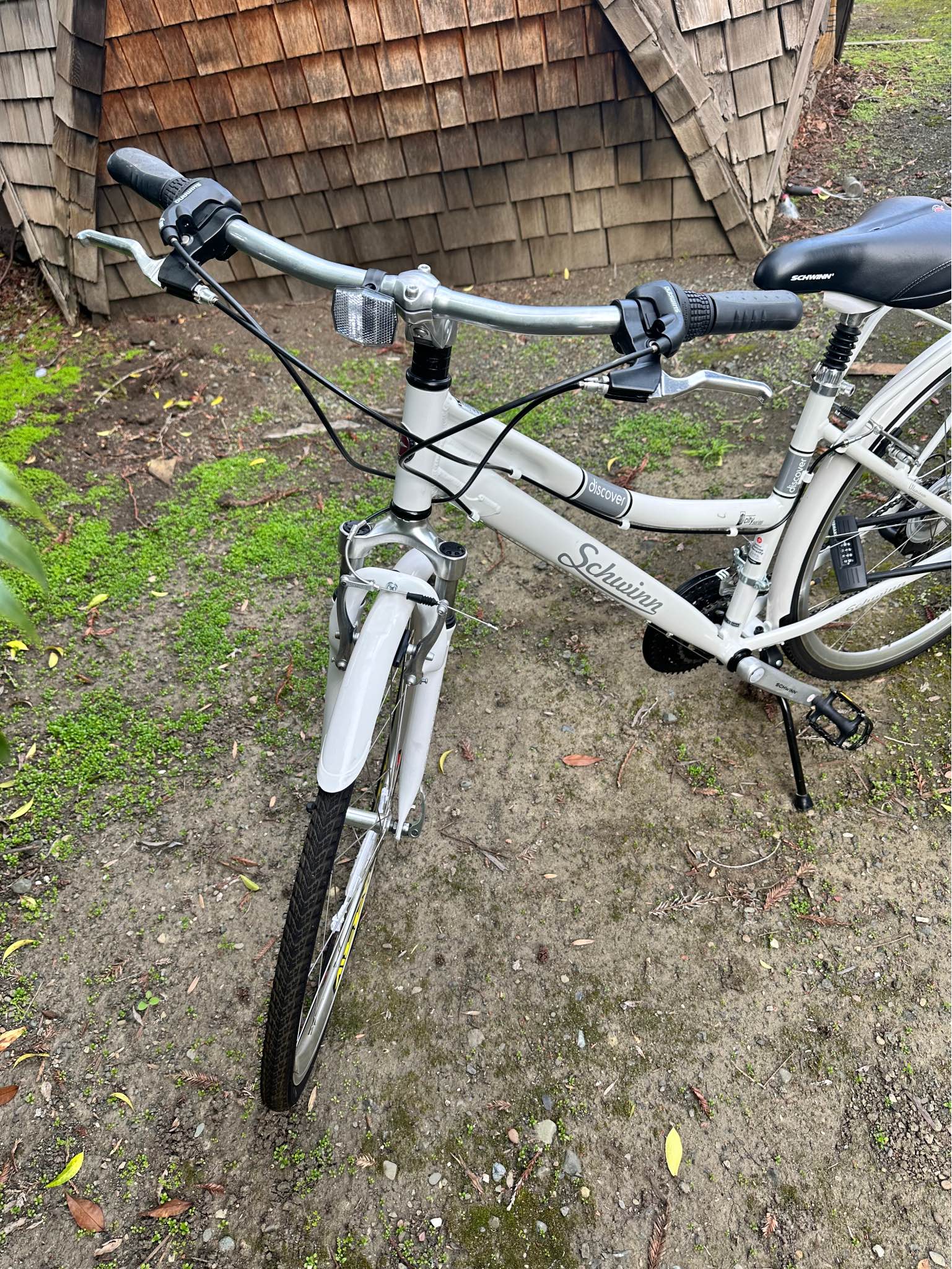 schwinn discover hybrid bicycle 2  700c Enjoy the freedom of riding a Schwinn. Schwinn Women's Schwinn Discover 700c