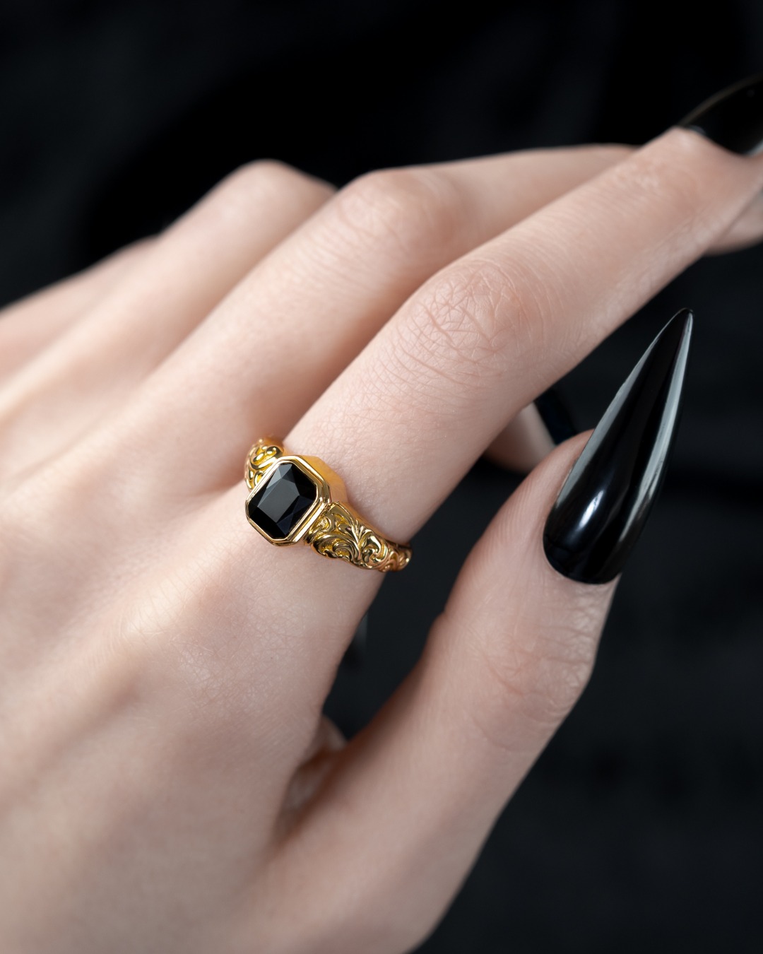 Sia Urns Men's Black Stainless Steel Cremation Ashes Ring – Memorial Keepsake Jewelry (with Funnel)