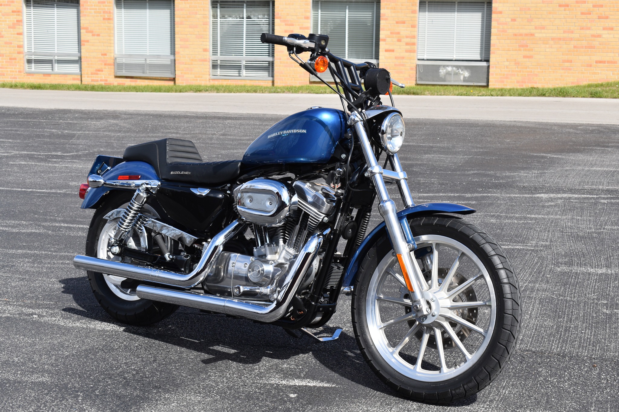 🔥 FOR SALE: 2006 HARLEY-DAVIDSON XL883 SPORTSTER 🔥 Turn heads