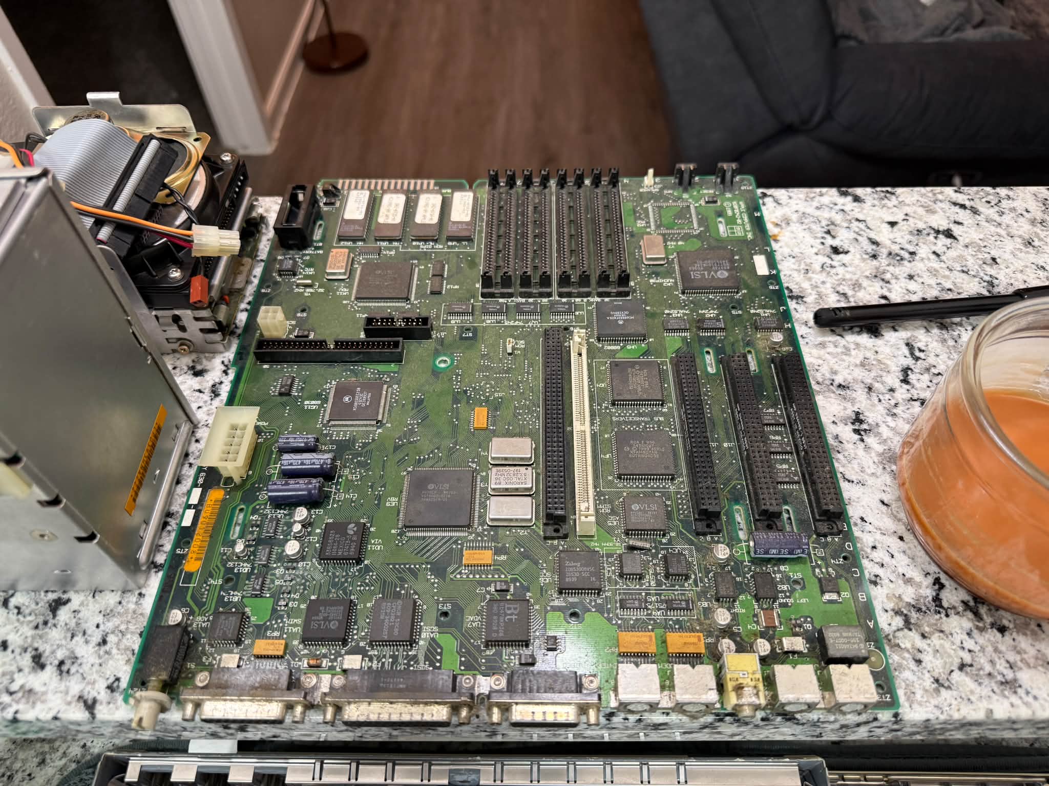 Restoring a vintage Macintosh Iici from 1989