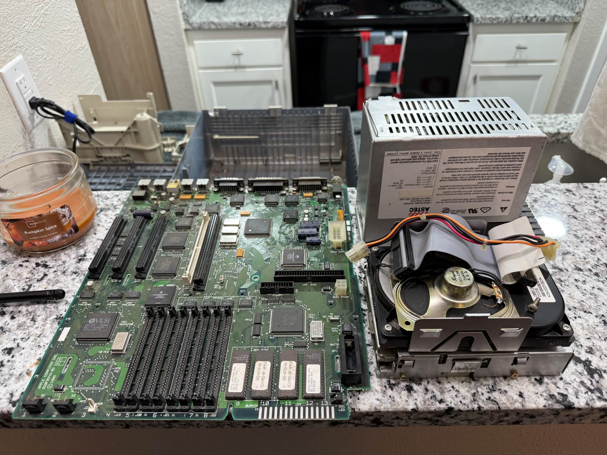 Restoring a vintage Macintosh Iici from 1989