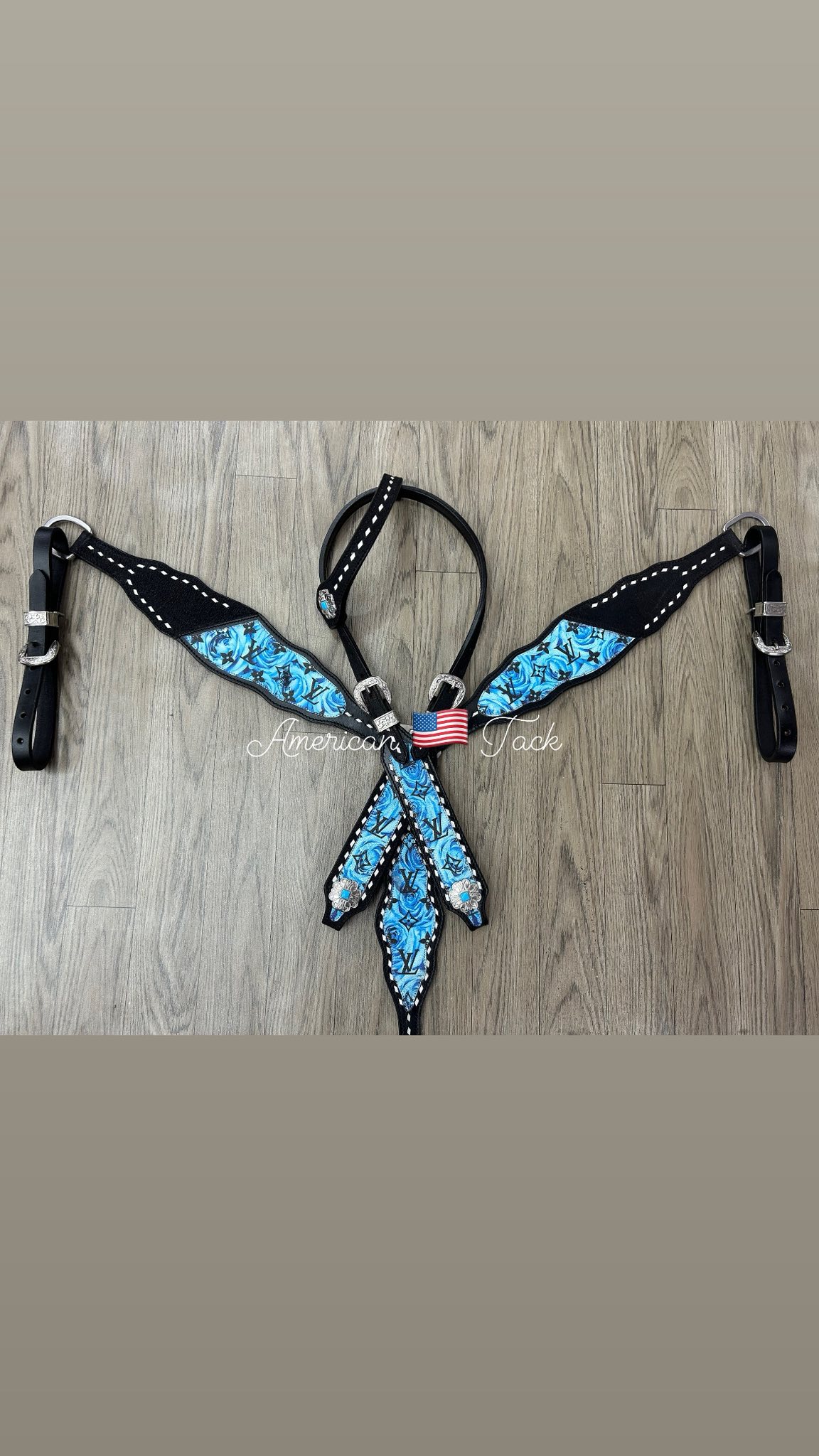 Aces Gladiator center Tack Set