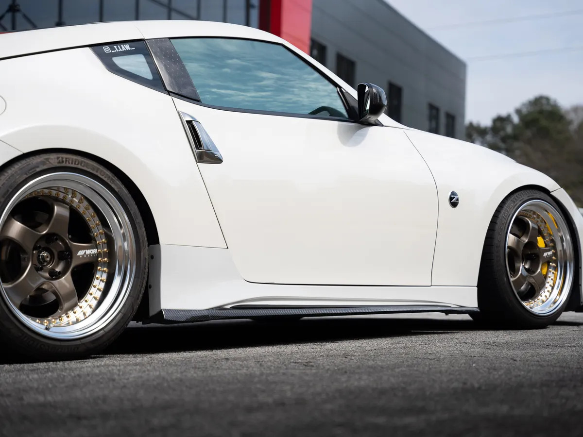 Seibon style carbon side skirts for Nissan Z