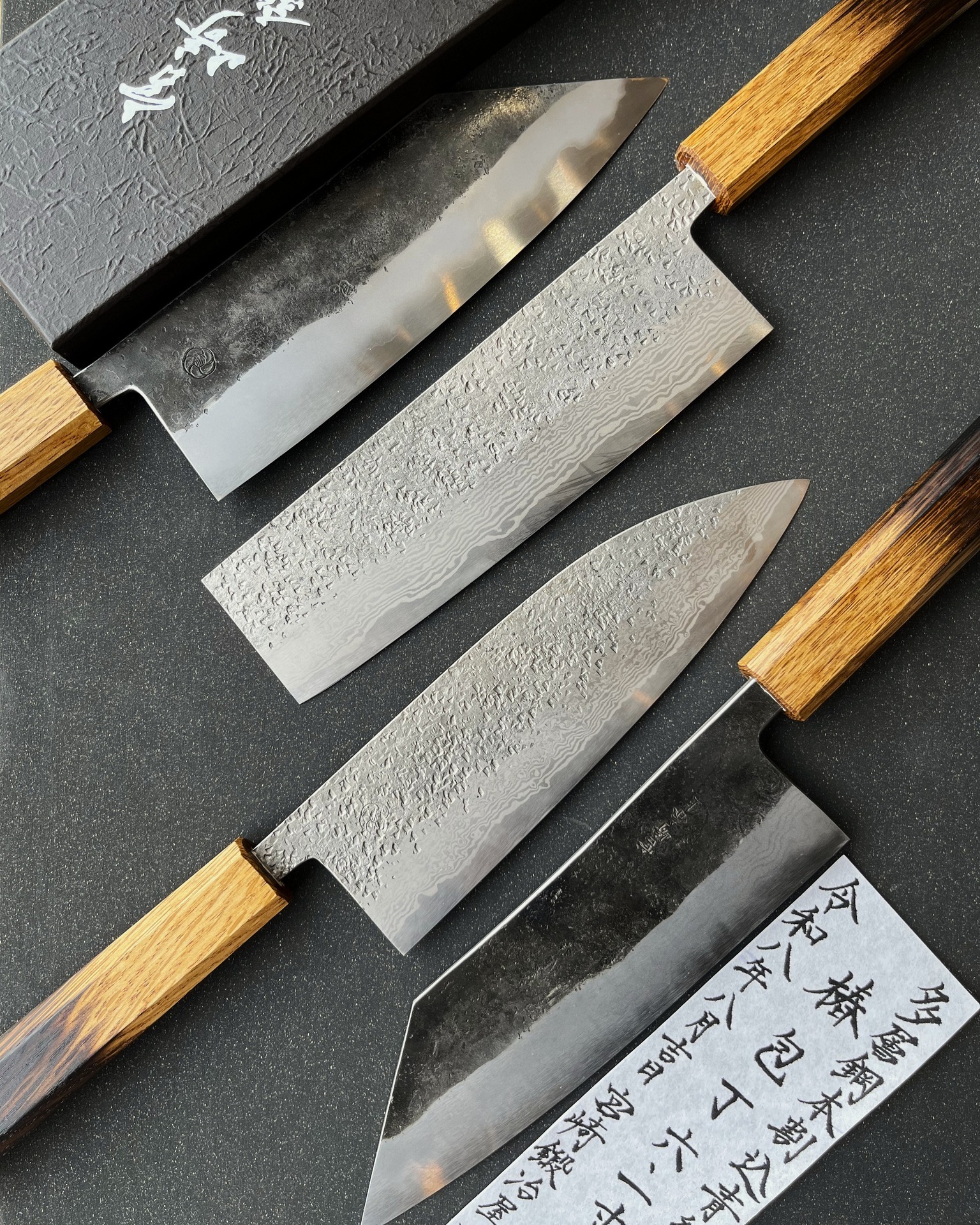 伝統工芸士 池田美和氏による青紙1号の包丁です。 筋引 270mm 剣型牛刀