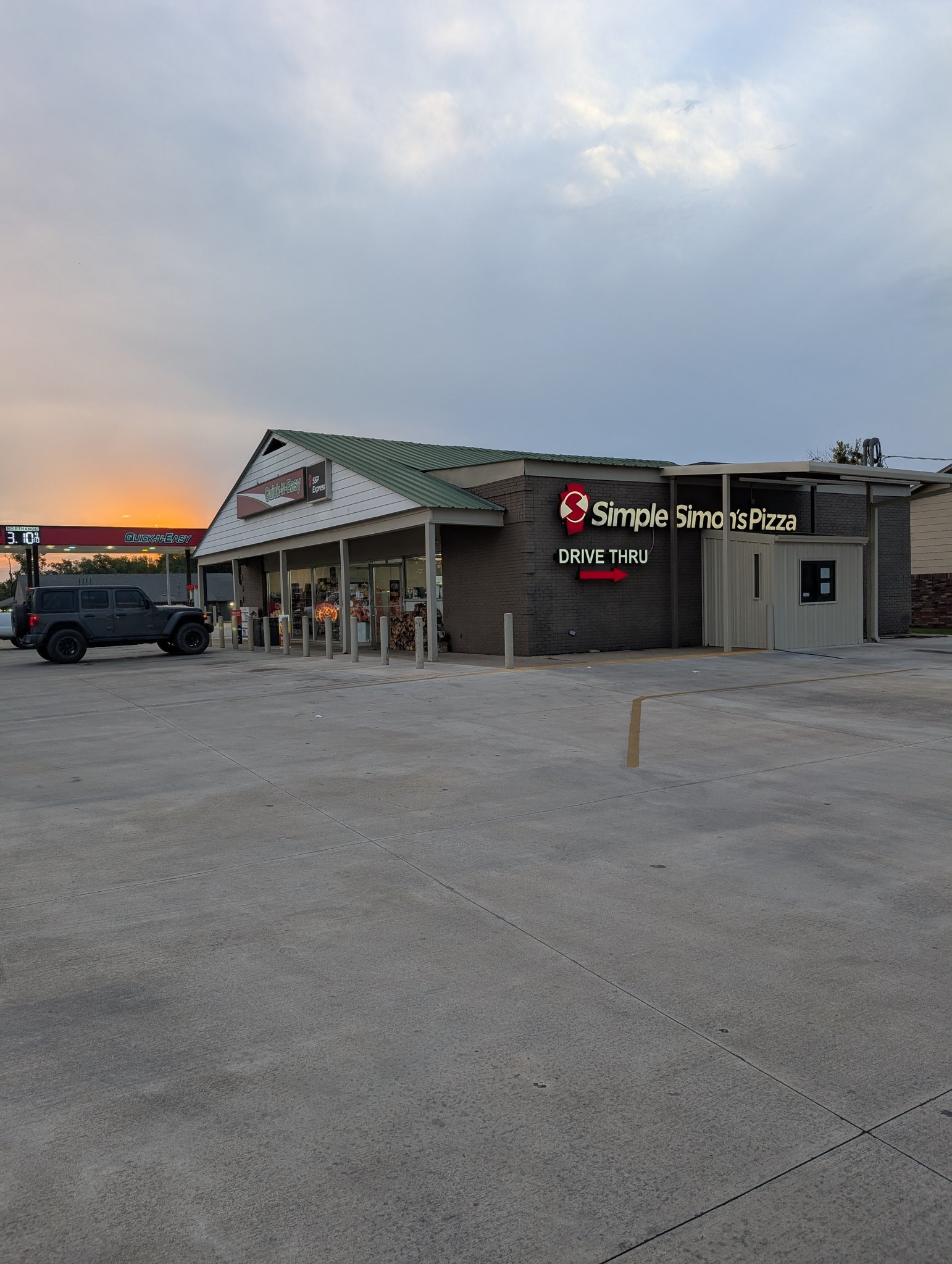 Simple Simon's Pizza Q-n-E | Claremore OK