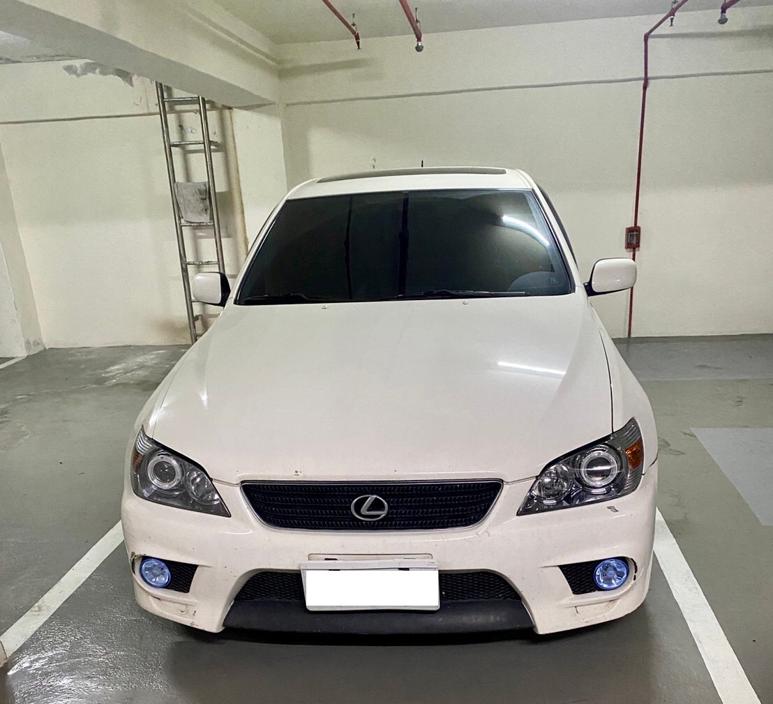 車友廖先生的1999年一代目IS200，四個車門外水切一次換新，加上上回的限... - Toyota Corolla 零件室 | Facebook