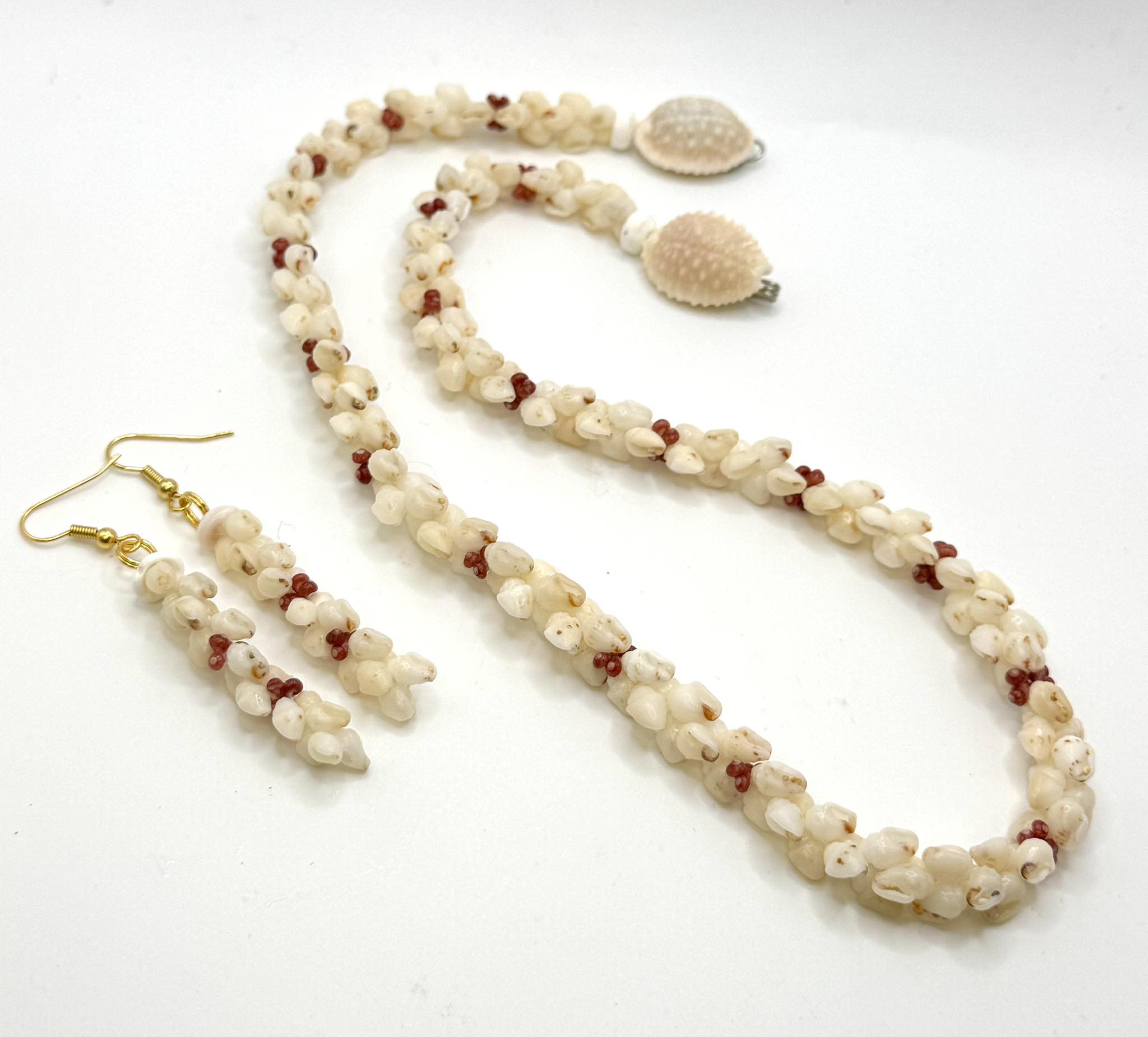 NEW ON THE WEBSITE! 21 inch Niihau Shell Roselani style necklace 
