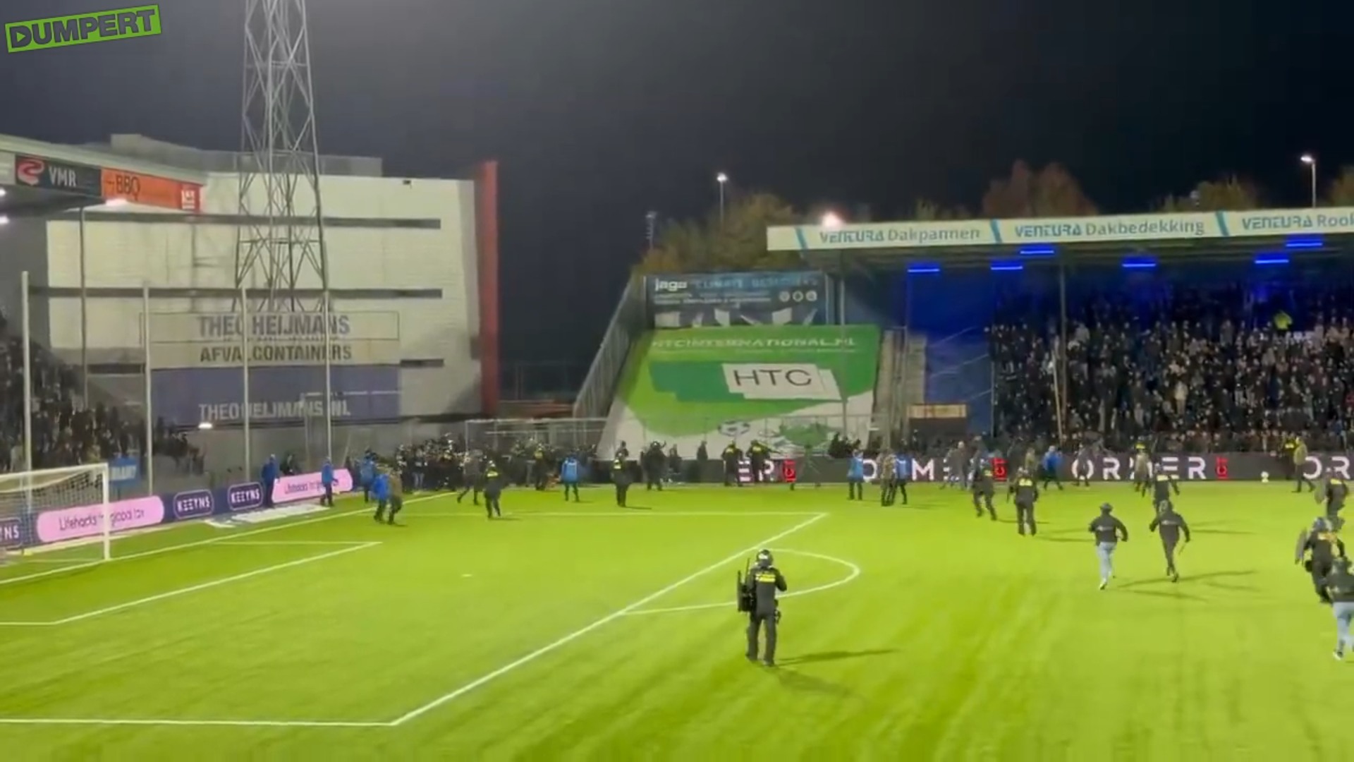dumpert.nl - FC Den Bosch - ADO Den Haag gestaakt wegens rellen, ME ...