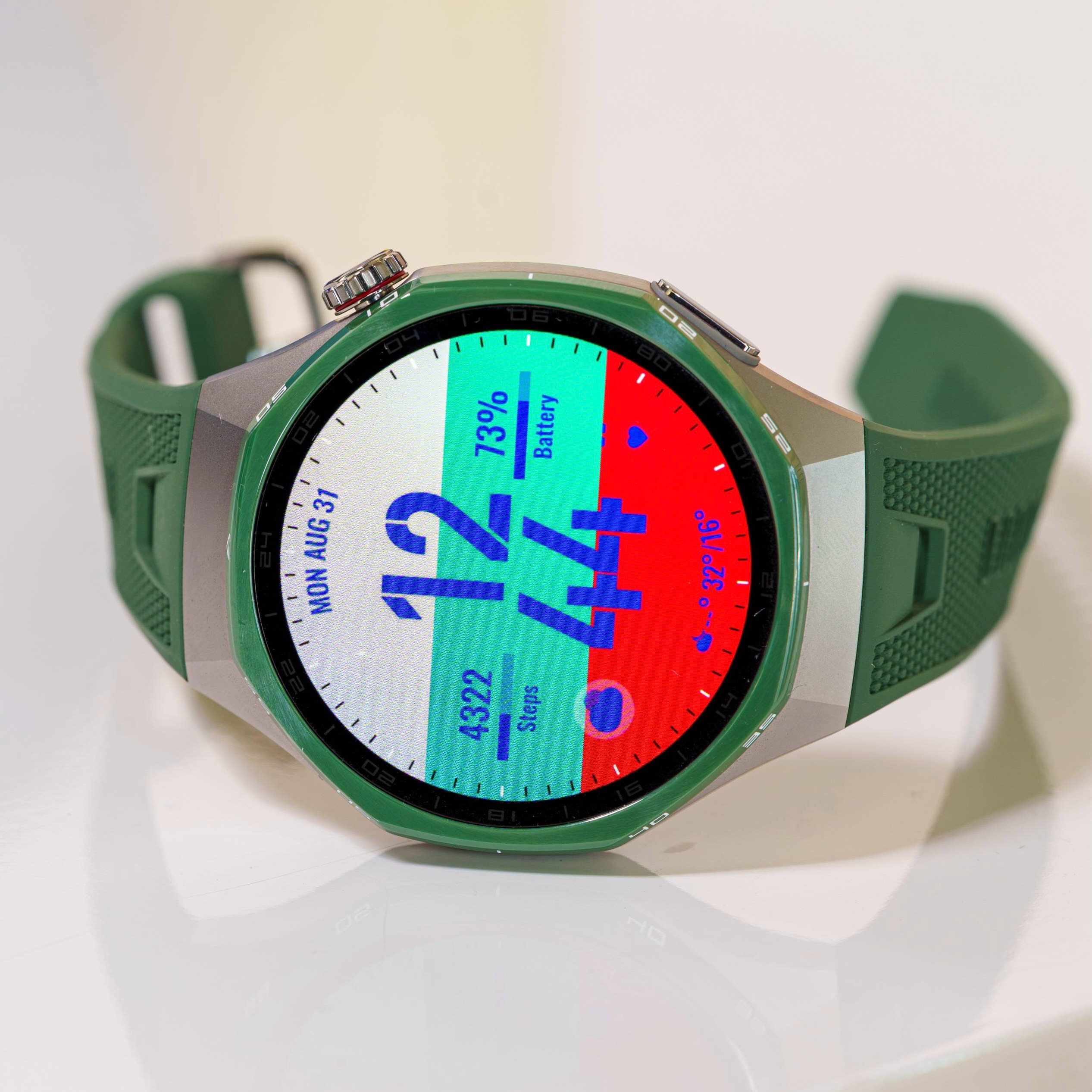 アヒルワ gt7pro This is the Huawei Watch GT 7 Pro in Pine Green, and we're taking