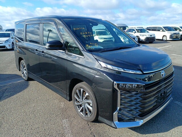 TOYOTA VOXY 2022 Package : S-Z Fuel type : HYBRID Color : Glitter
