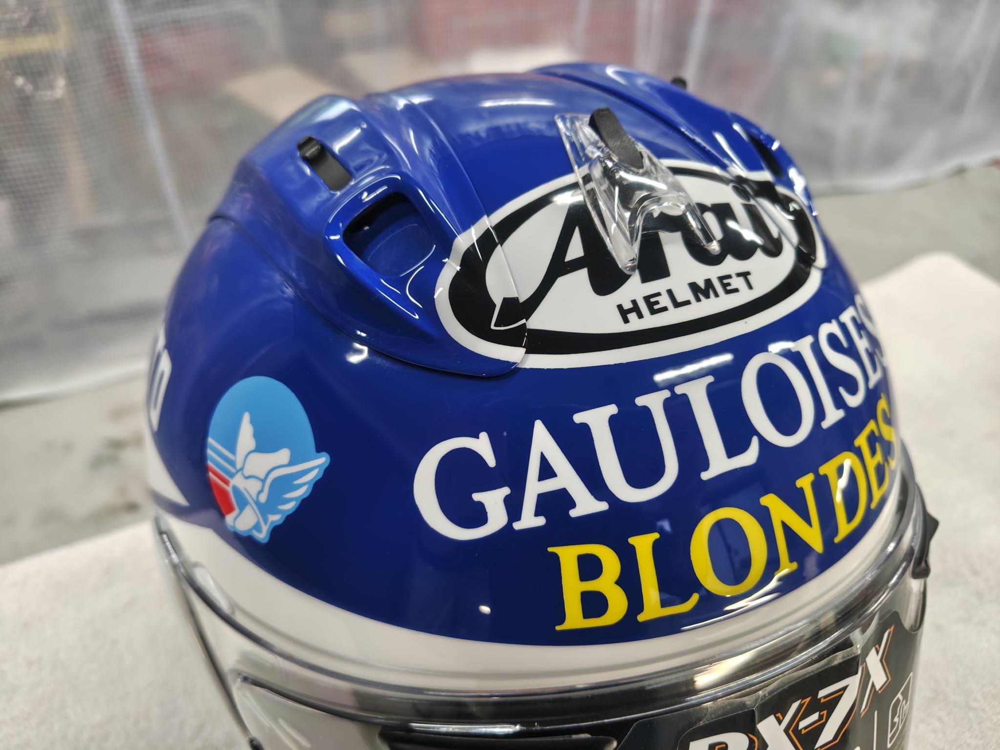 Arai RX-7Xにてゴロワーズカラーの クリスチャンサロン レプリカ