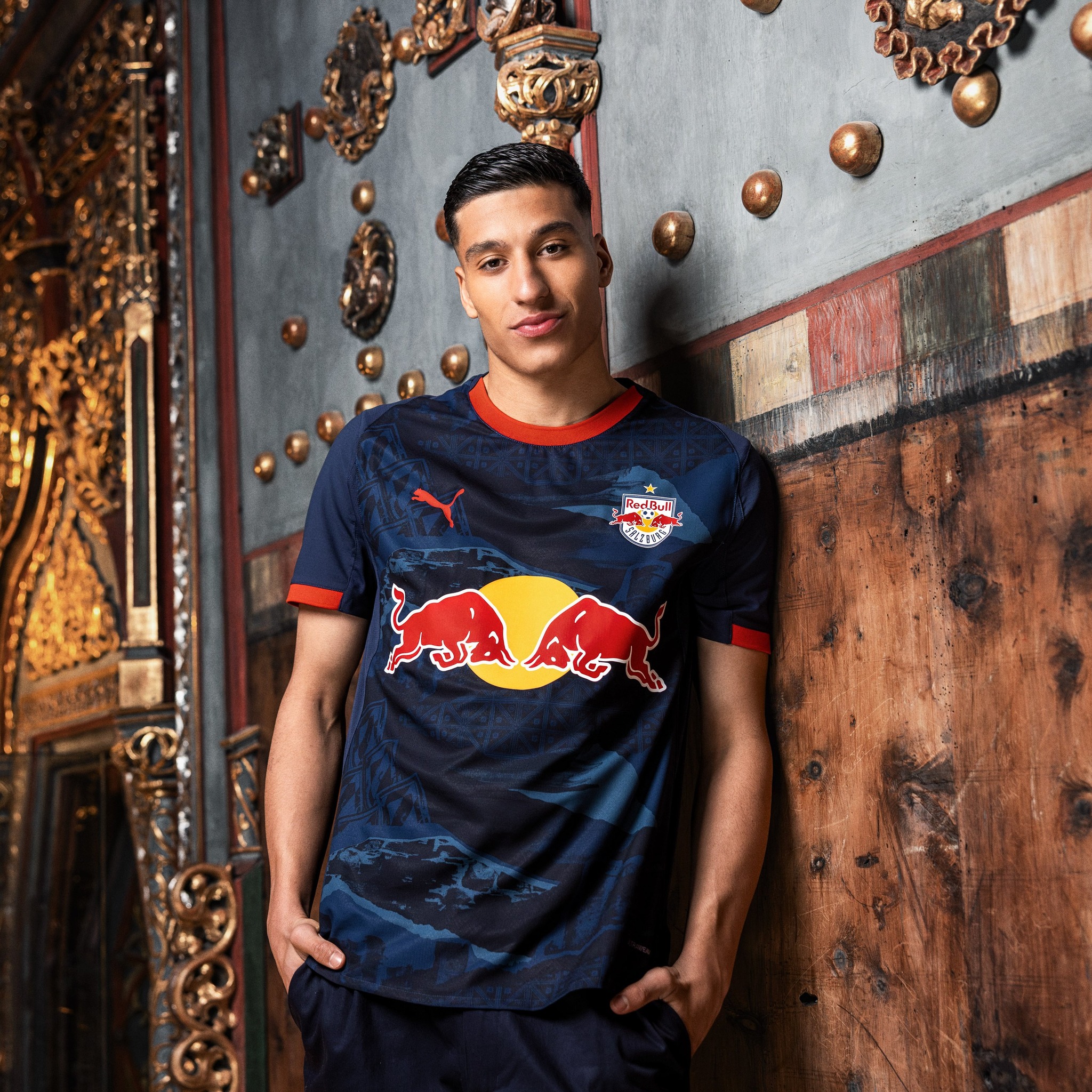 Red Bull Salzburg have unveiled their 2025/26 away kit. The new