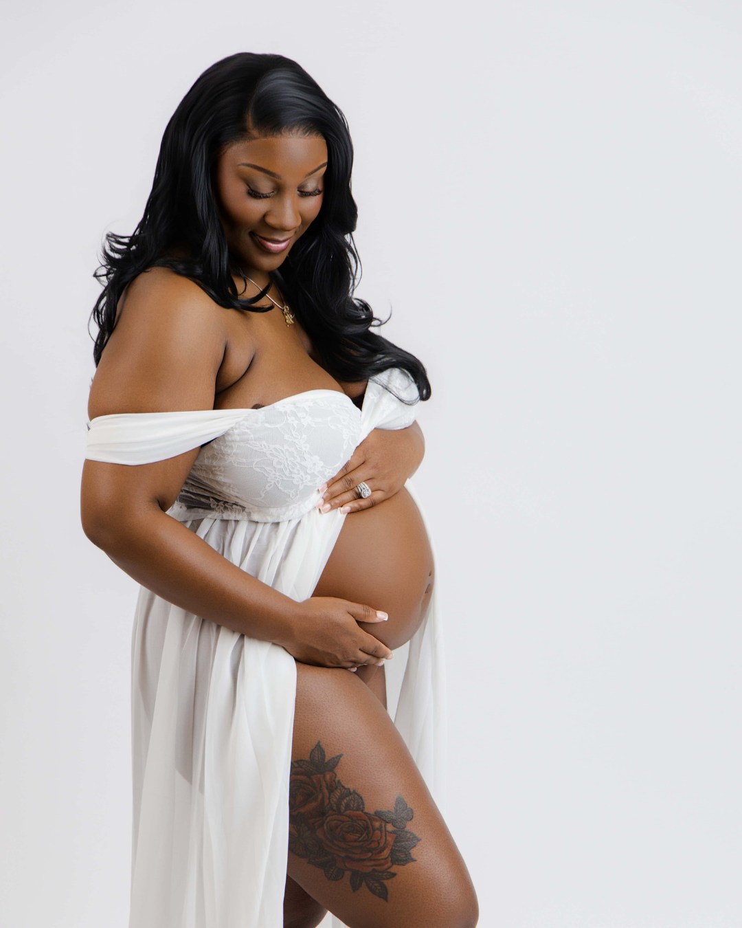 Timeless maternity photography with flowy dresses