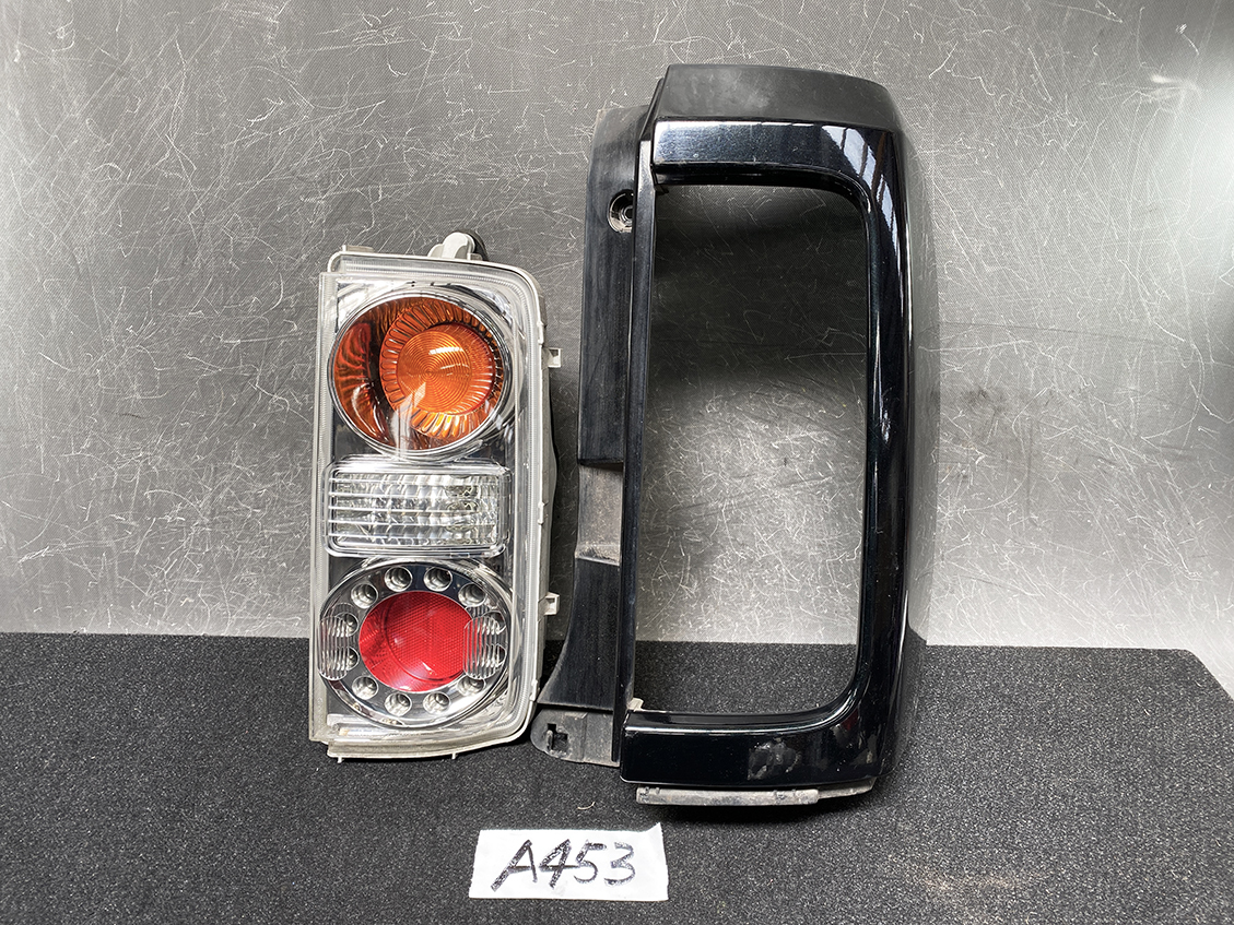 NISSAN ELGRAND E51 Genuine Taillight ICHIKOH D005 Right Side x1