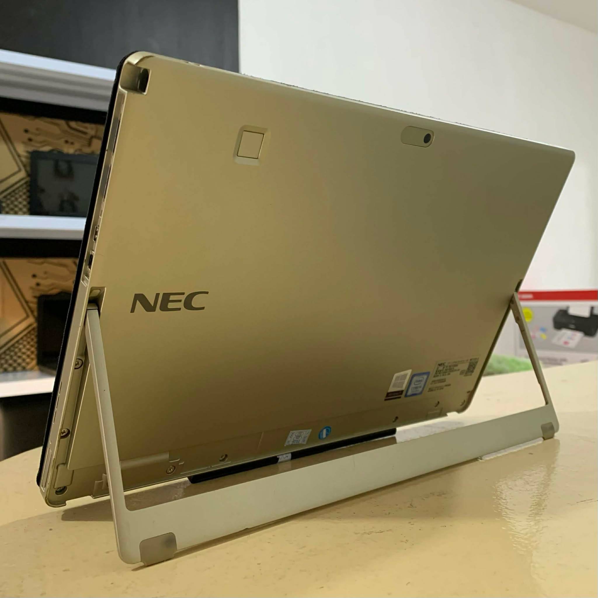 NEC VersaPro Ultralite VKM17B-4 intel core i5-8th Gen 8-256 GB SSD