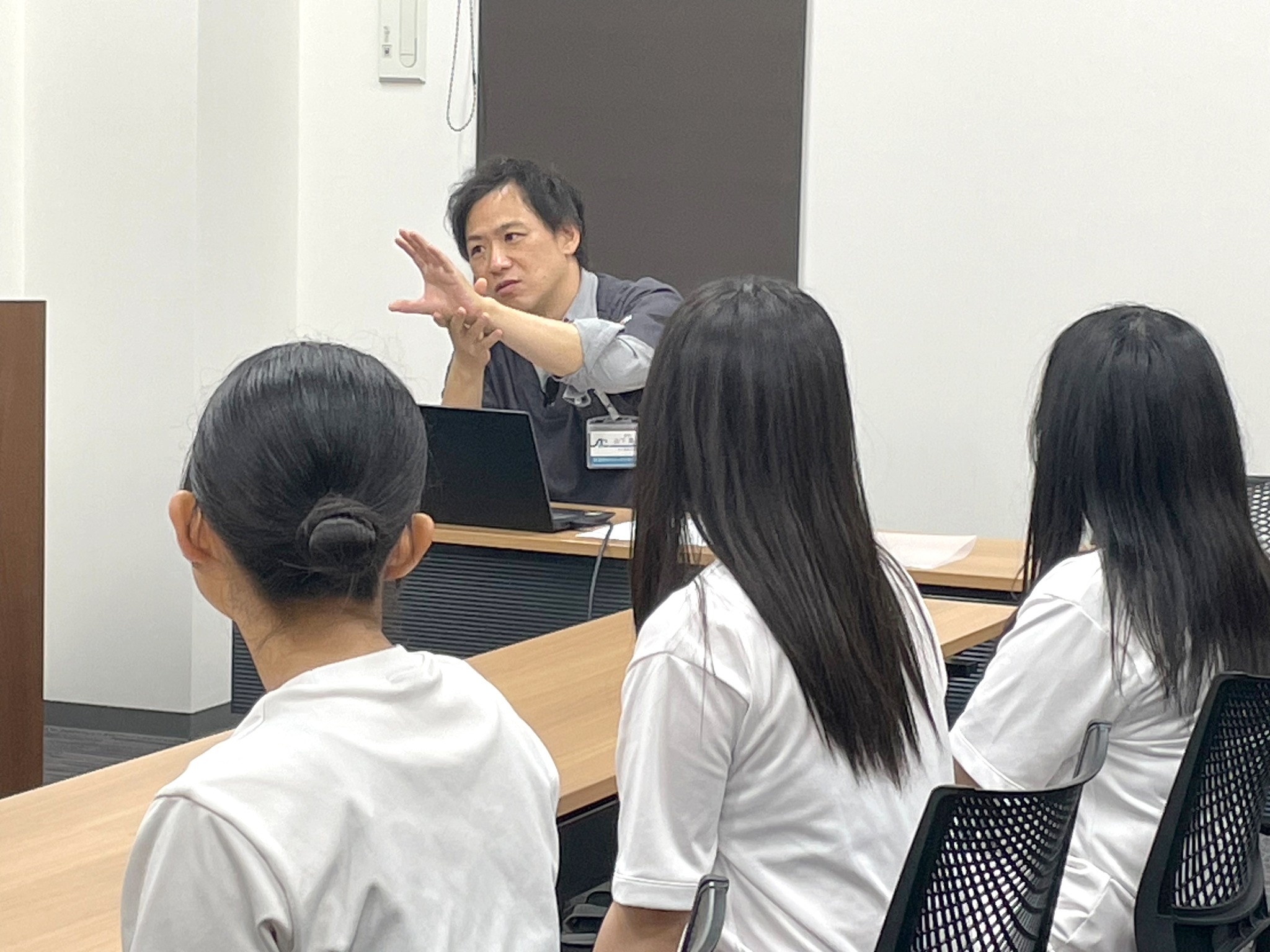 片岡繁夫先生著「MORPHOLOGY 歯牙形態の類似性」を入手しました。 以前