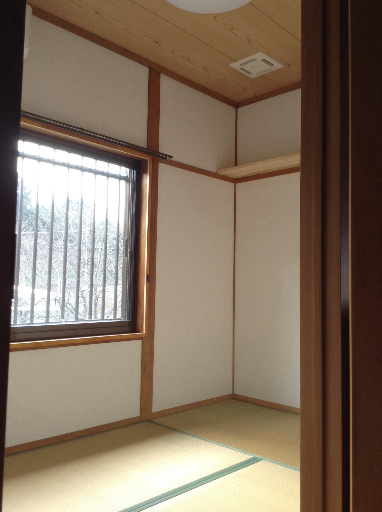 べつみや住建 - 大島 O様邸 和室改修工事 クロス工事も終わり、完成です。 あと、既存の窓の内側に新たに窓を設ける工事が残っていますが ...