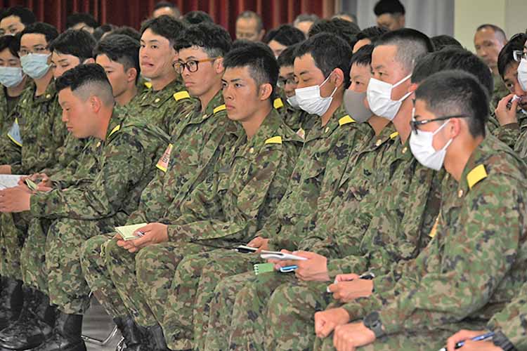 令和8年5月20日（水）、東北方面総監は幹部候補陸曹に対し訓話を行い
