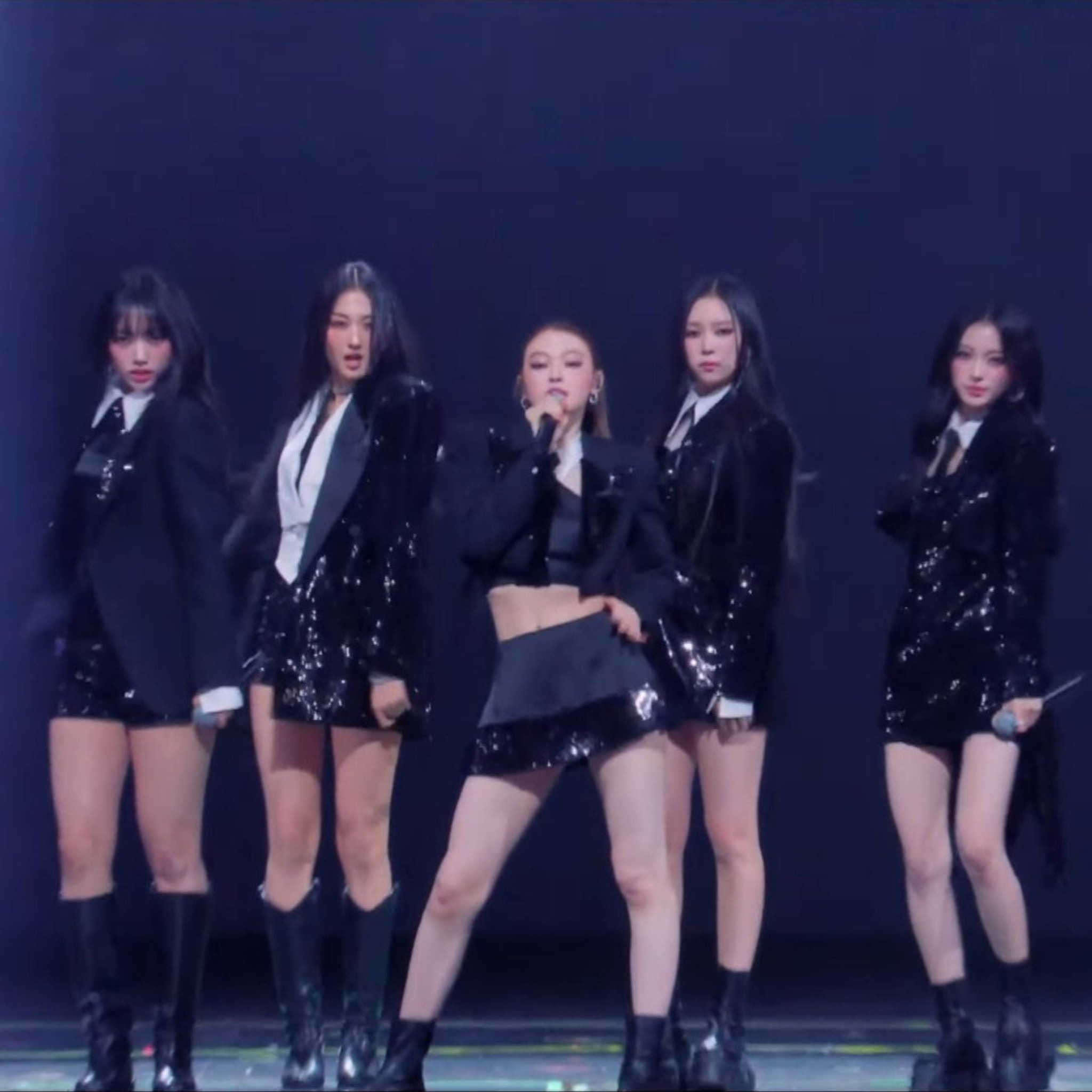 MEOVV showcases the choreography for 'BURNING UP. 2025.10.14 6PM