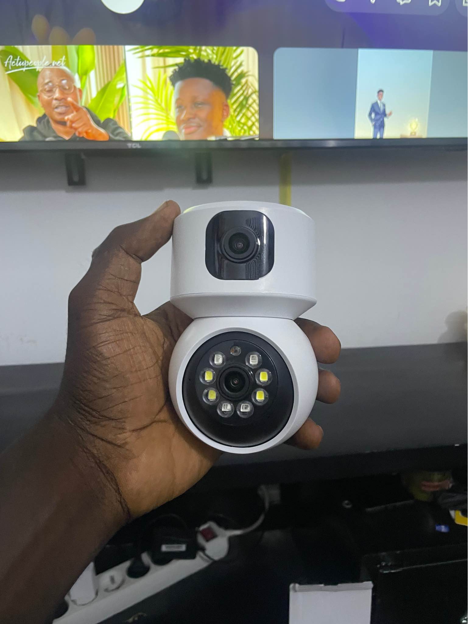 Caméra Surveillance WiFi Intérieur 2.5K Caméra 360° Connectée