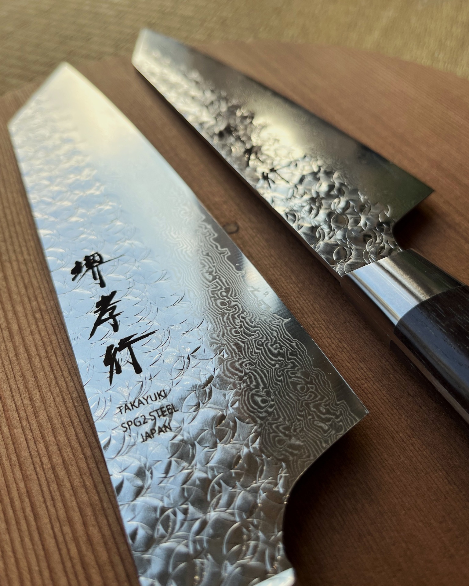 伝統工芸士 池田美和氏による青紙1号の包丁です。 筋引 270mm 剣型牛刀