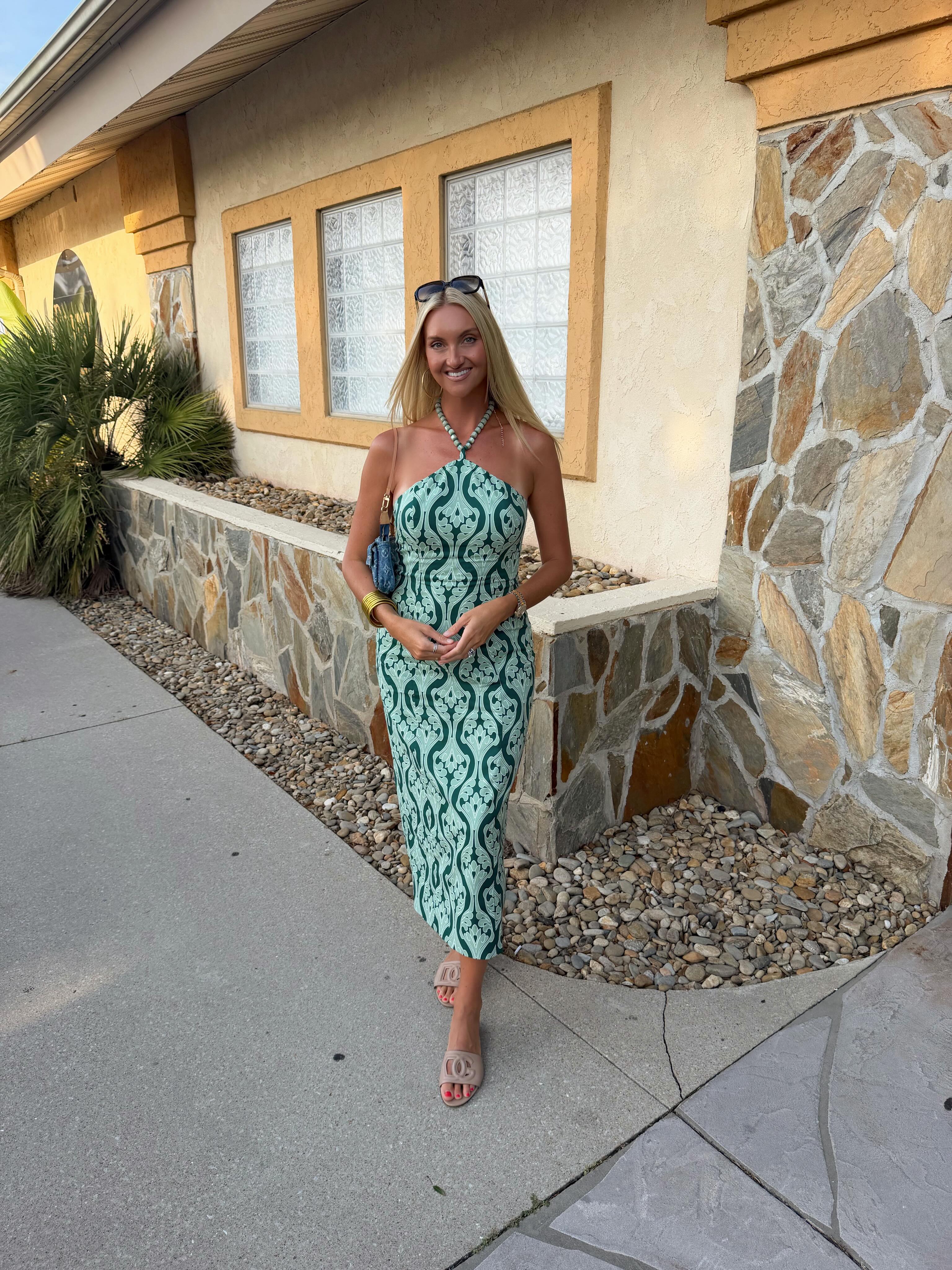 xs beach dresses Vacation 🐚🐠 Mention below for two of my favorite dresses from vacation ⬇ https://liketk.it/6i7IG Wearing a small in both but the black linen could have worn an size down bow color:hot pink
