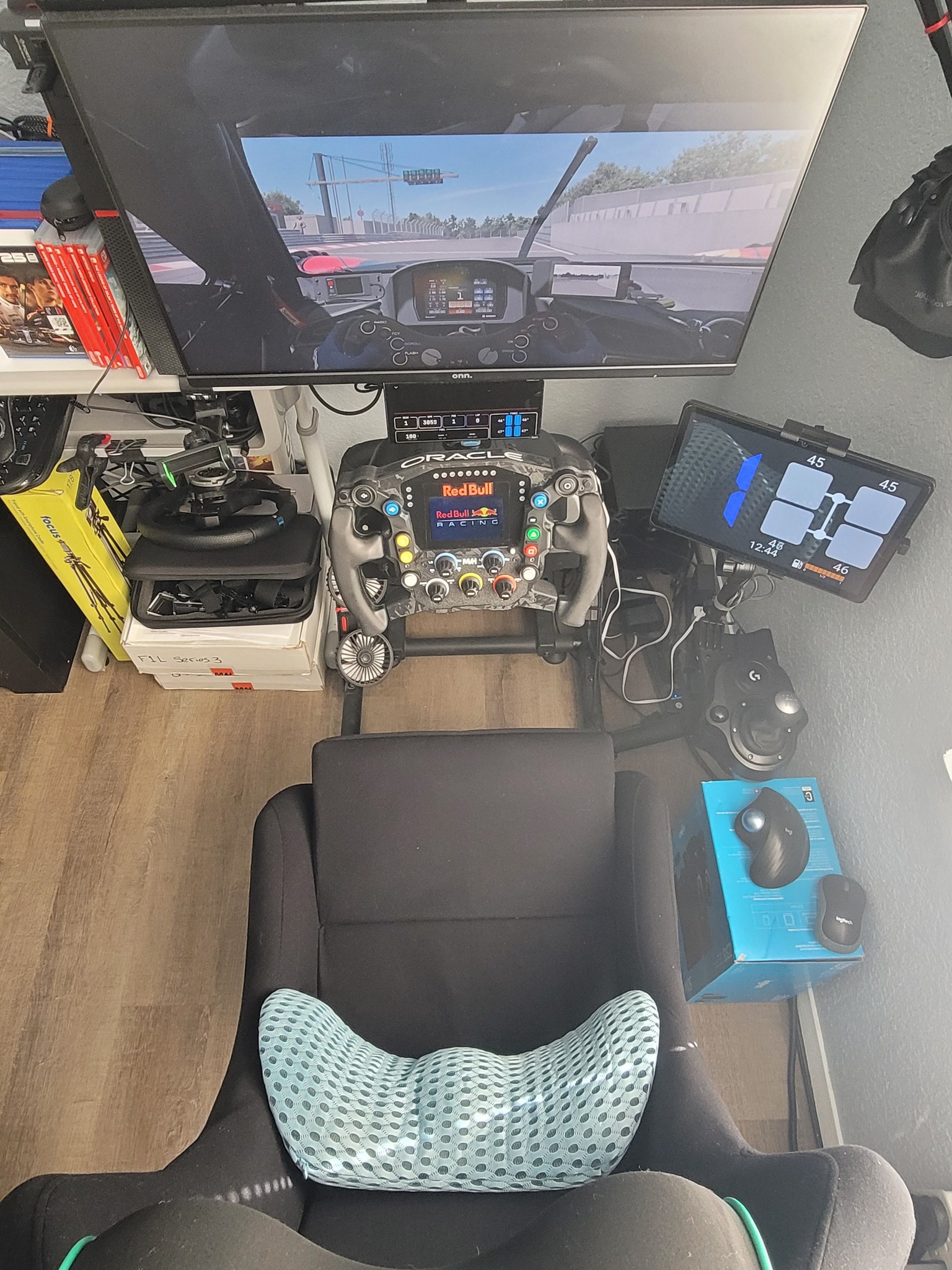 Logitech G923 wheel base with F1L series 3 wheel and Ares wing 